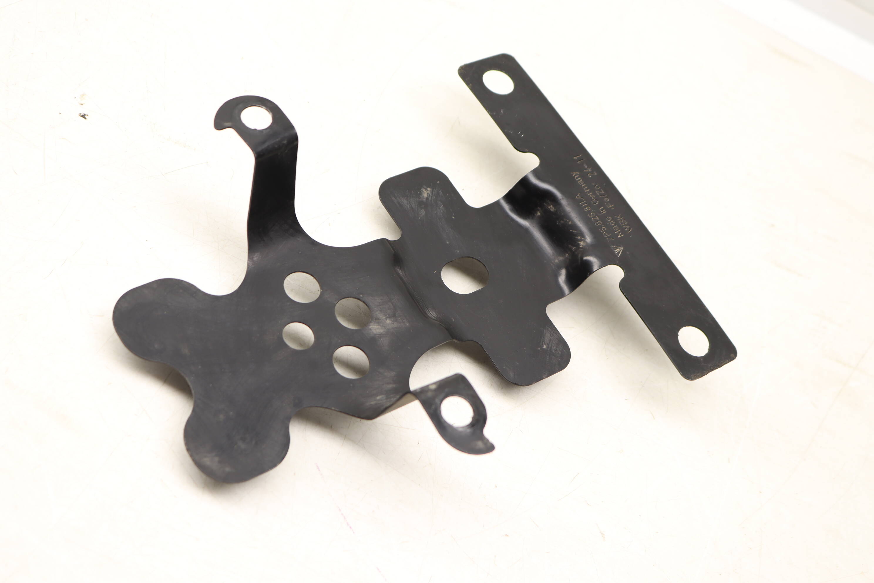 Driveshaft / Propeller Shaft Shield Bracket 7P5825811A 95842135001