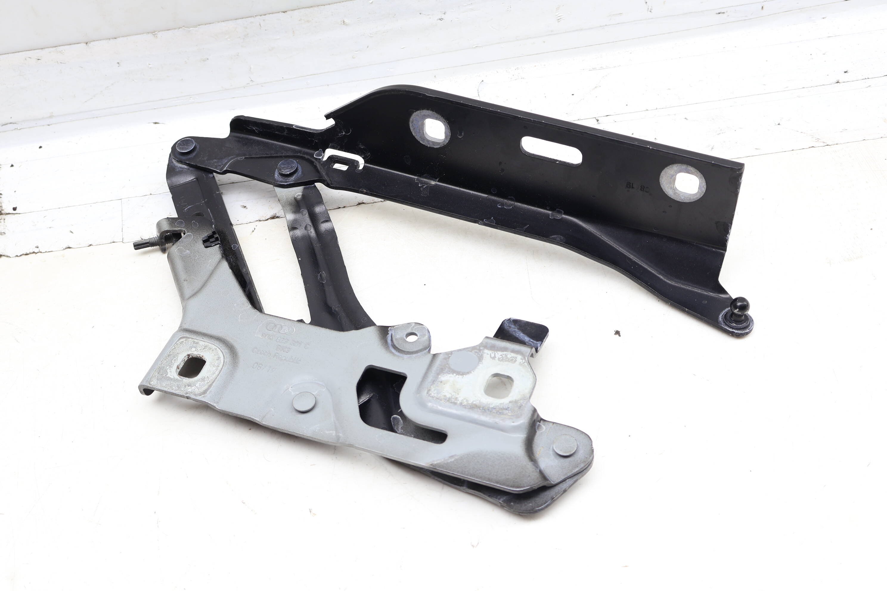 Hood Hinge 80A823301C