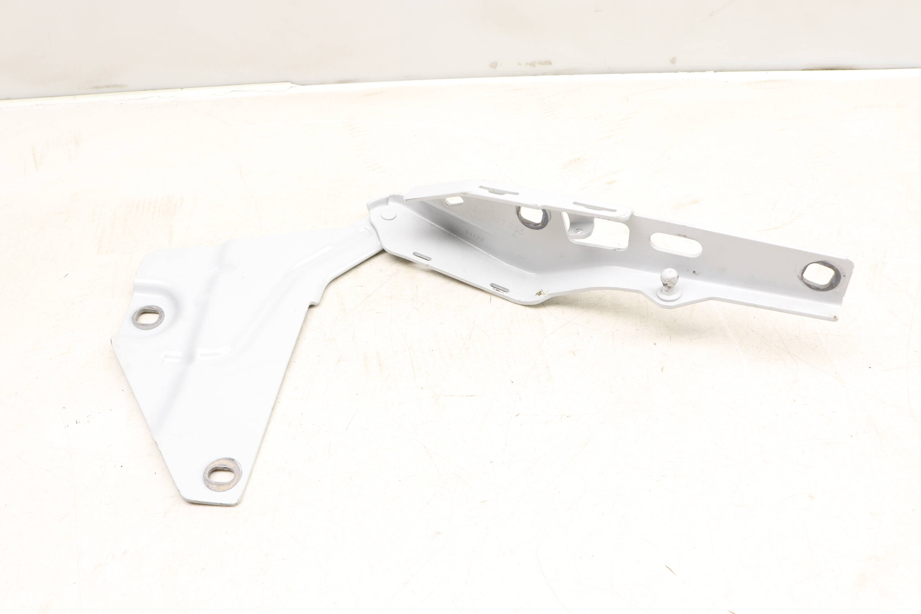 Hood Hinge 9J1823295