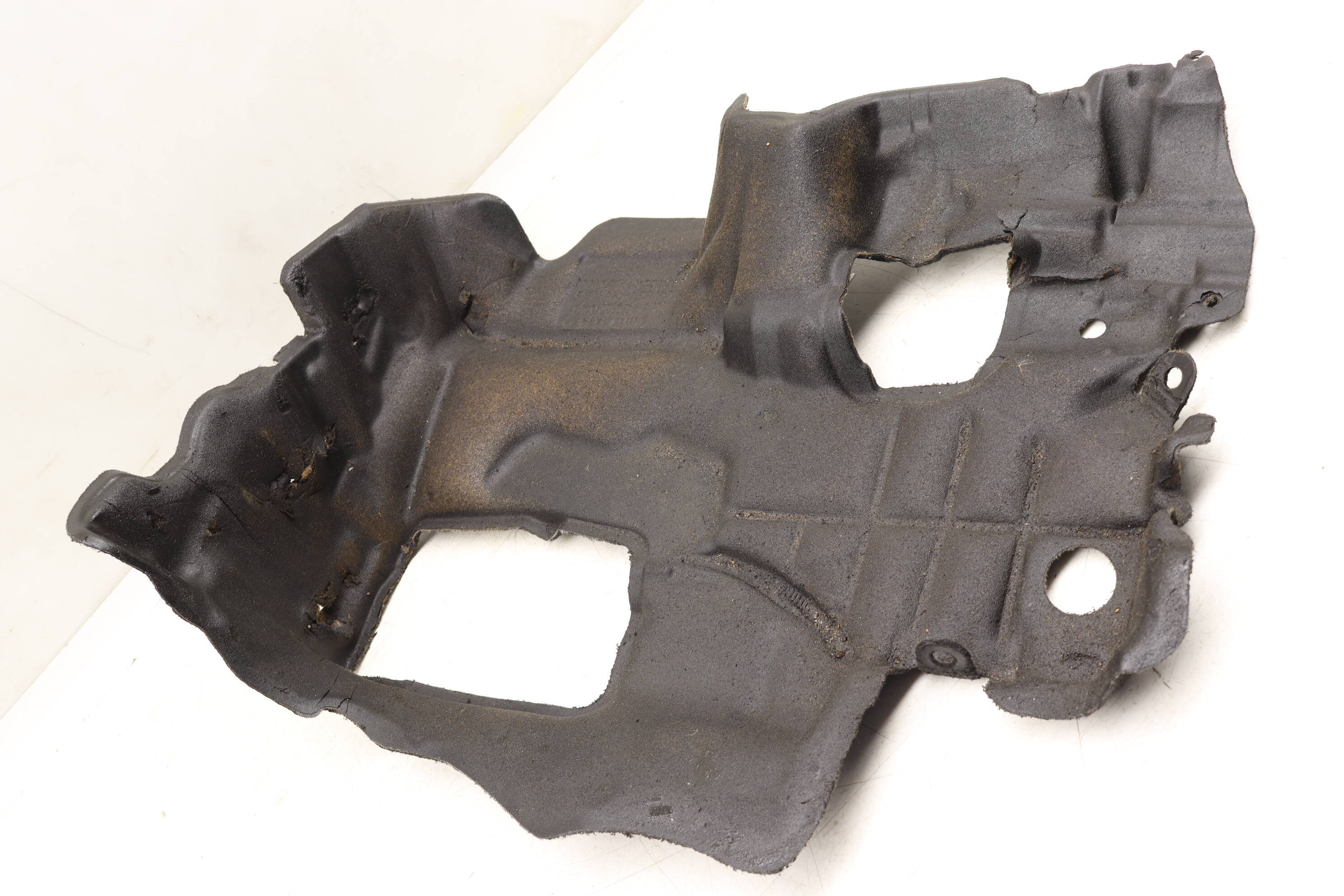 【きれいめファッション51選】上品さと清潔感をキープし BMW Lower Engine Sound Absorber Cover 11148514332 画材