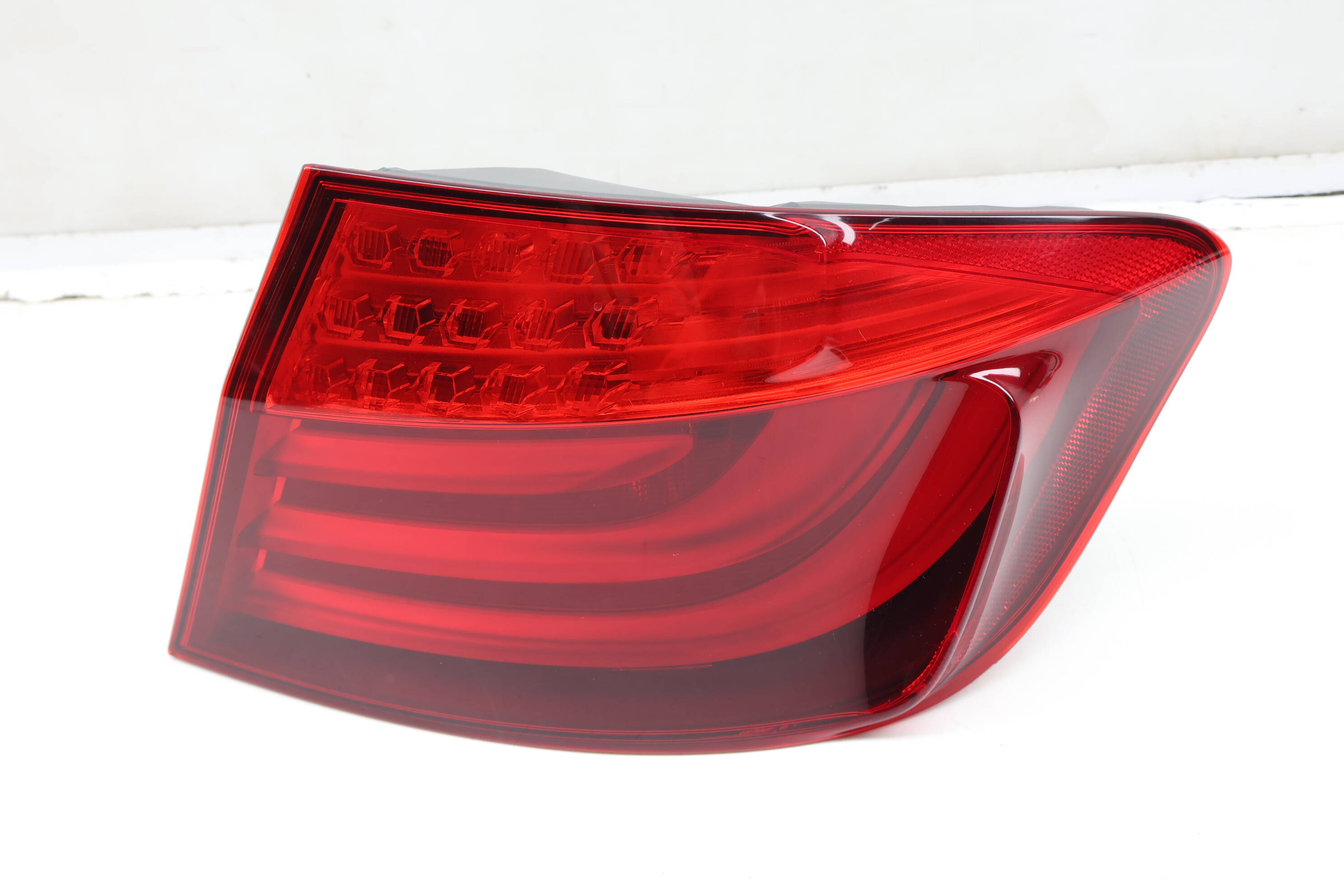 Outer Tail Light / Lamp 63217203232