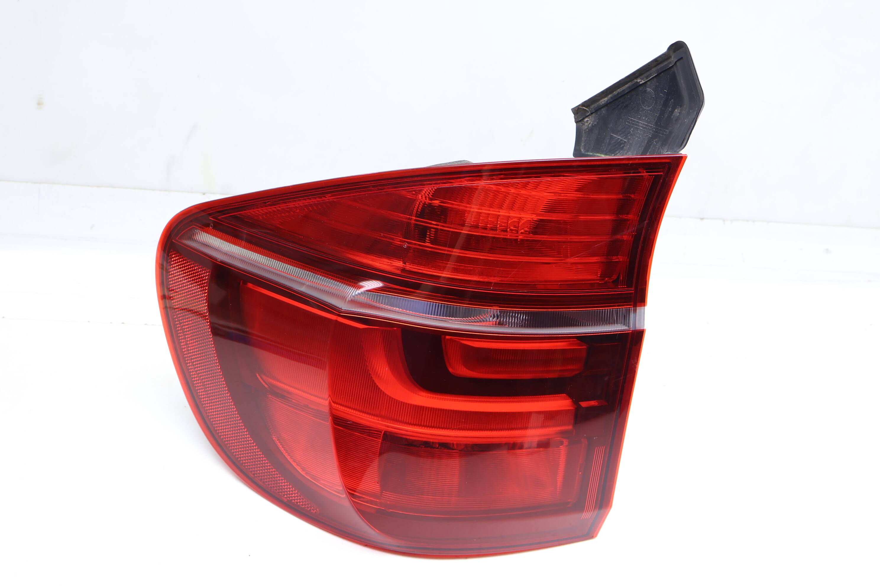 Outer Tail Light / Lamp 63217227791