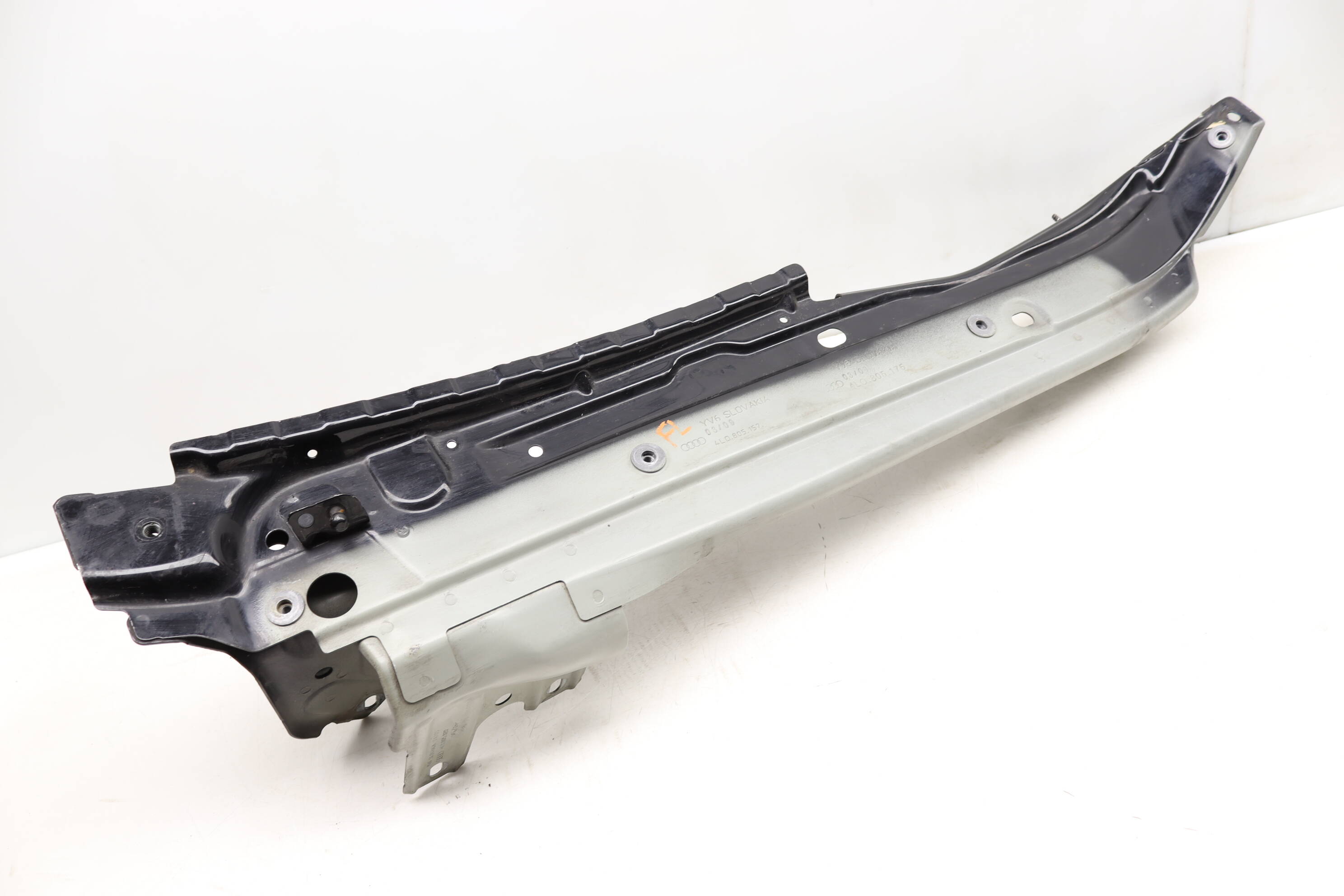 Upper Fender Mount / Bracket 4L0805157