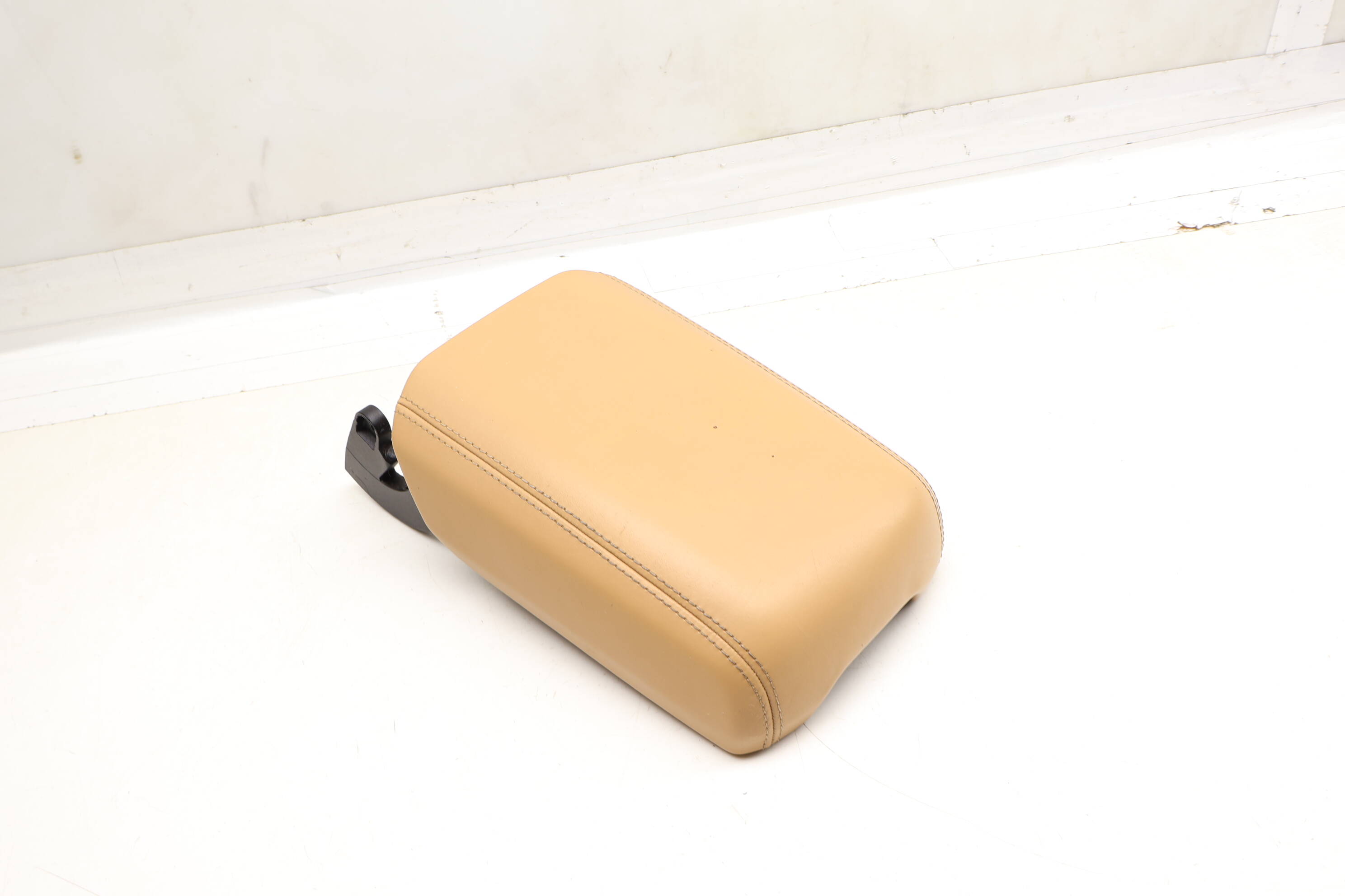 Center Armrest / Arm Rest 95B864207A