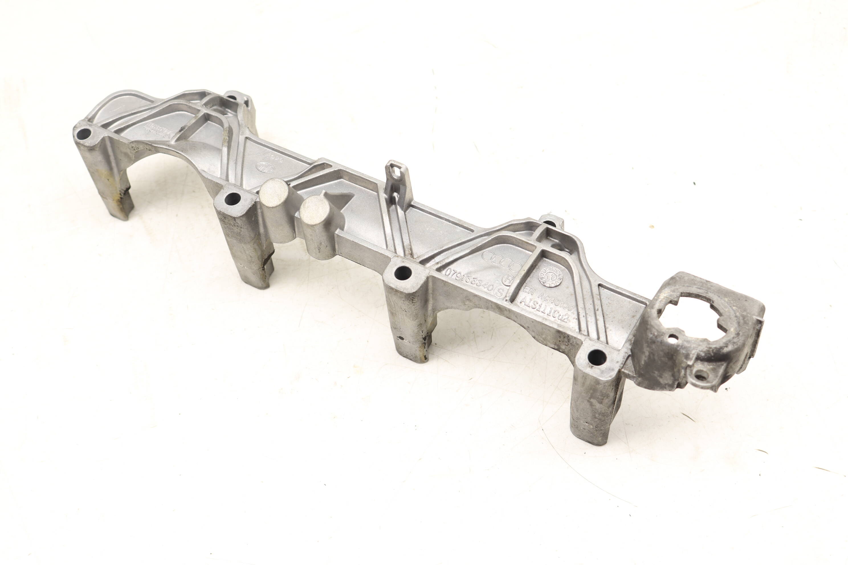 Air Distribution Housing Mount Bracket 079133340S