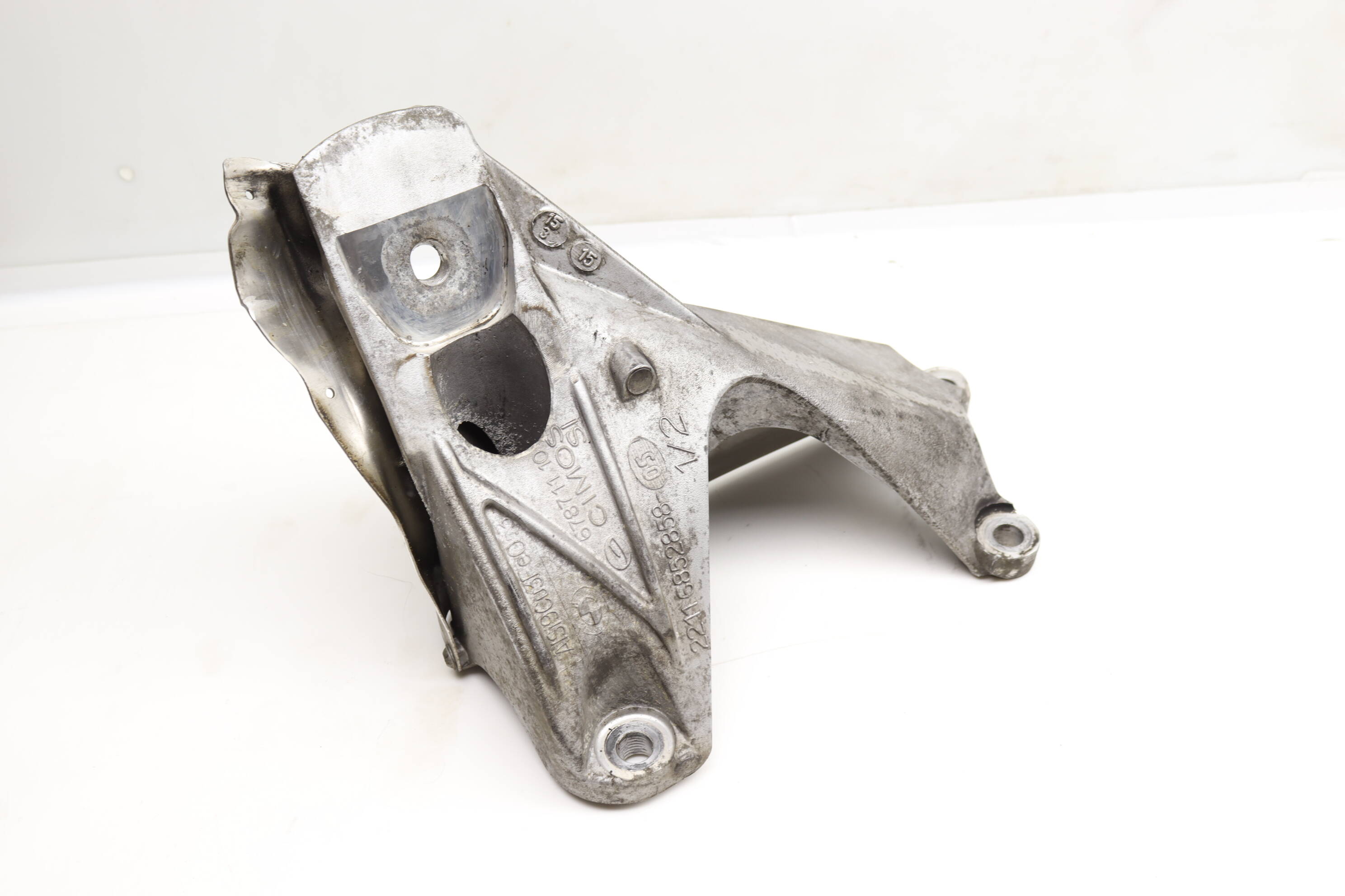 Engine Mount Bracket 22116852858