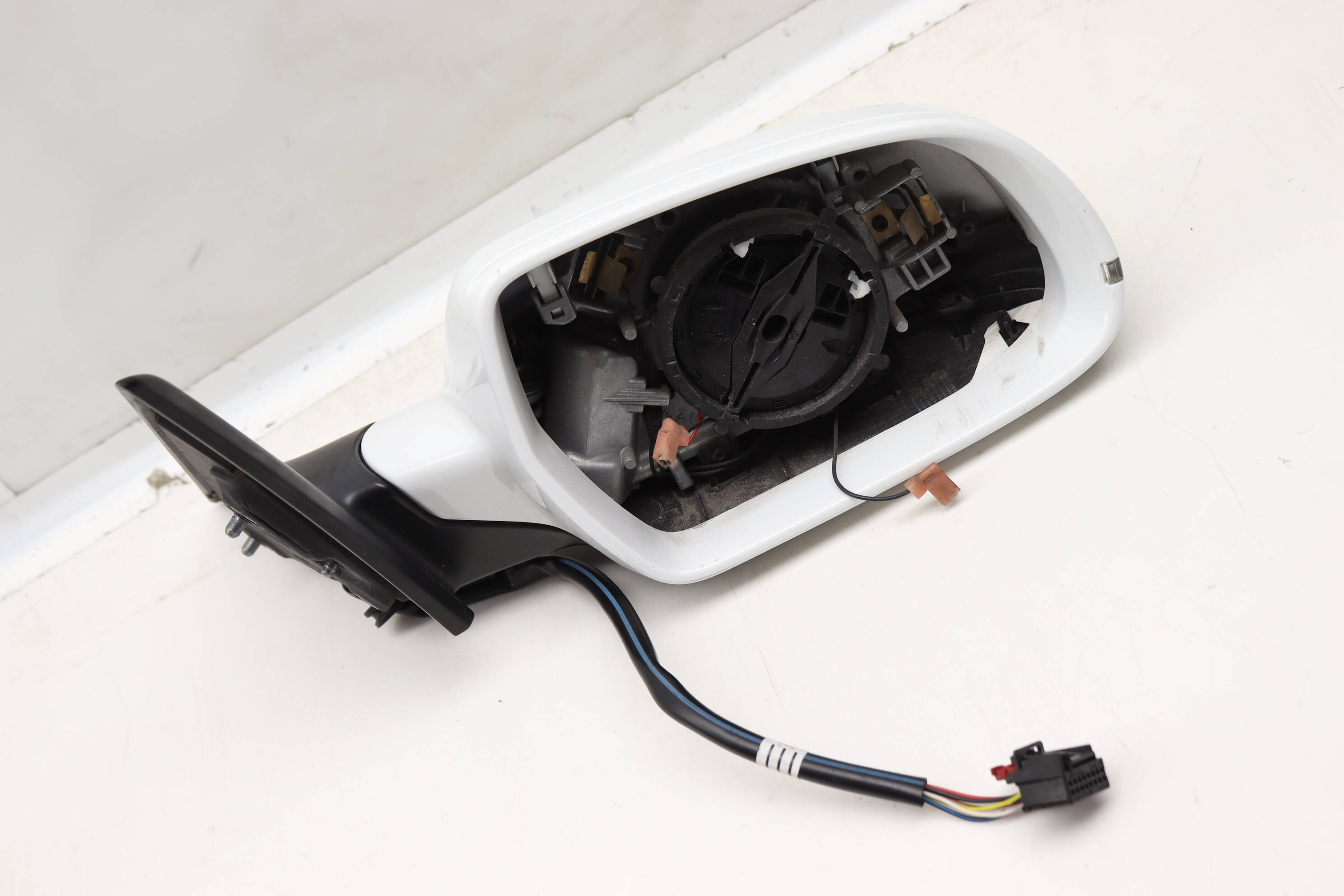 Side View Mirror 8F1857410AJ