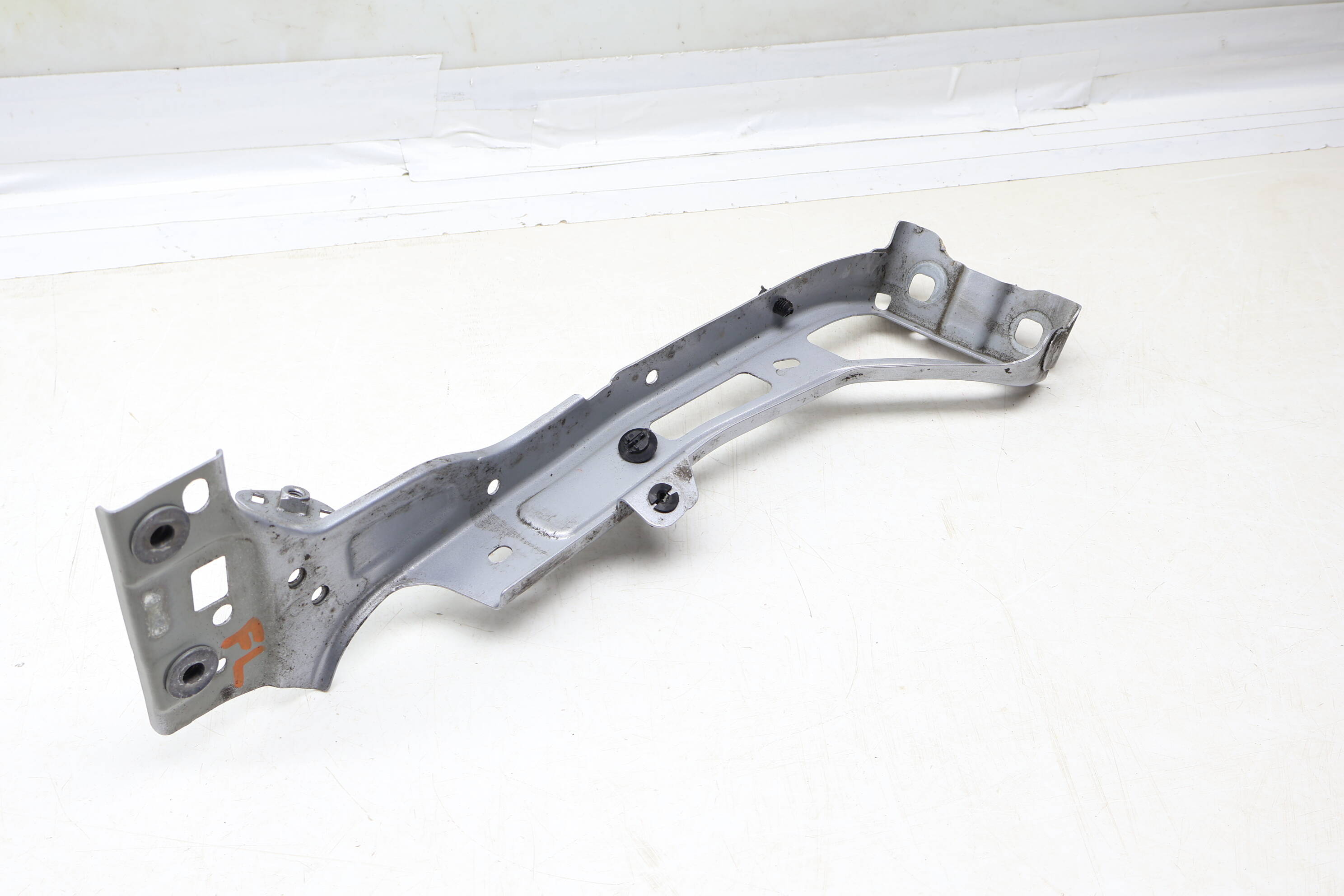 Fender Mount Bracket (Front) 8W6821131B