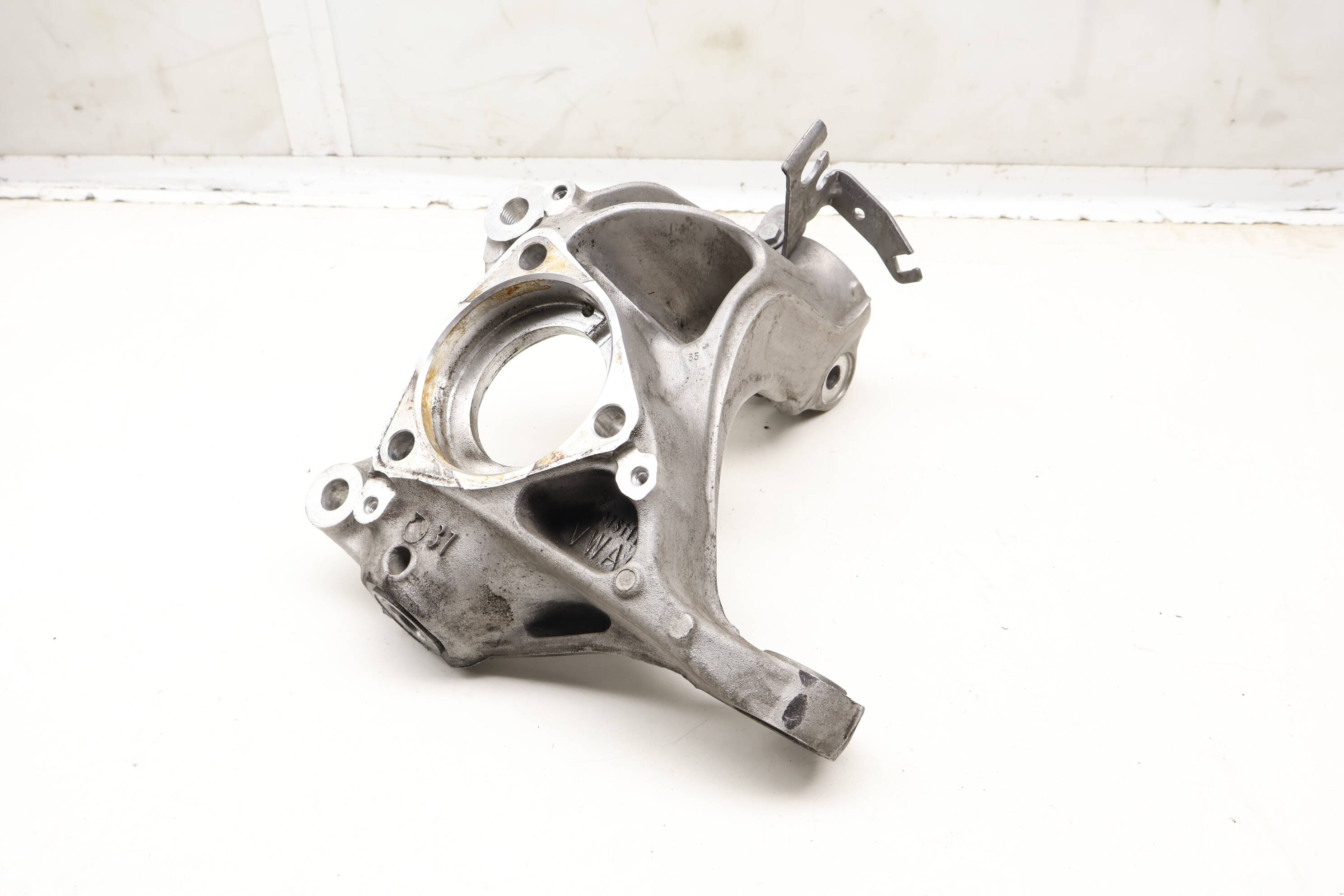 Spindle Knuckle / Wheel Bearing Housing 5Q0407257A