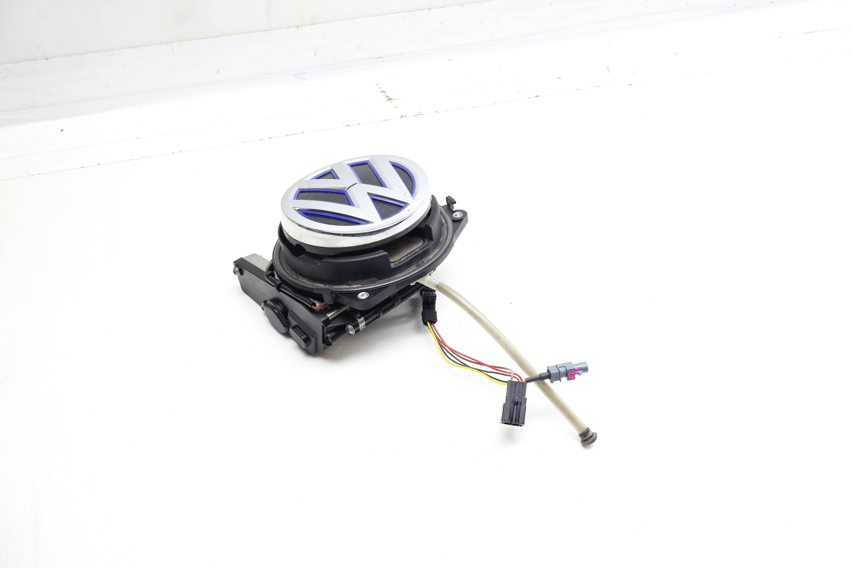 Vw Emblem Liftgate Release Actuator / Handle Assembly 5GE827469F