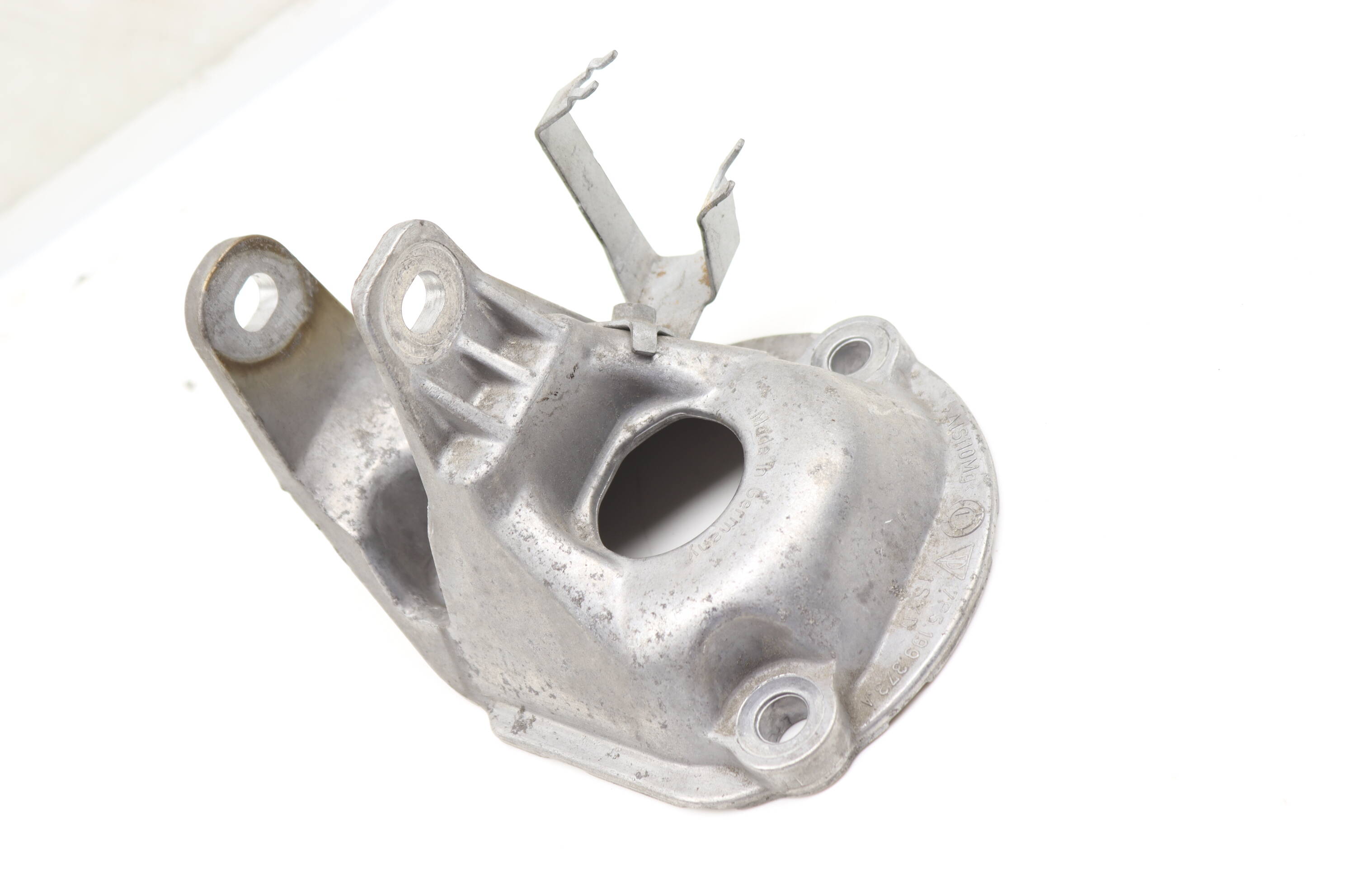 Upper Engine Lifting Mount / Bracket 7P5199373A 95837511201