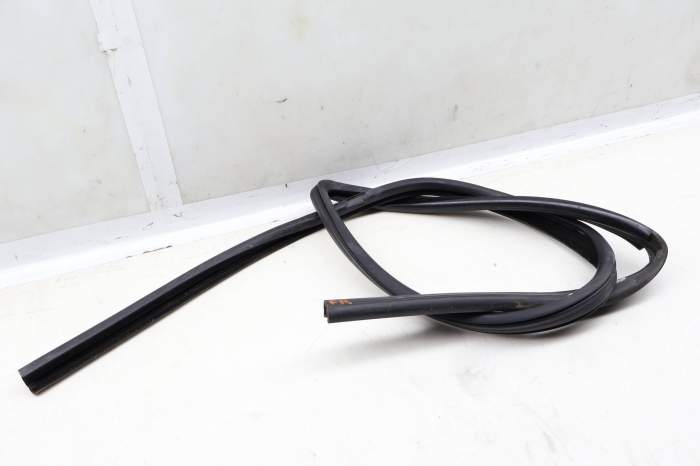 Door Seal / Weather Stripping 7D0837912 main product photo