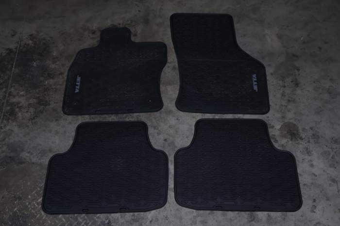 Complete Rubber Floor Mat Set (Jetta) 17B061550 main product photo