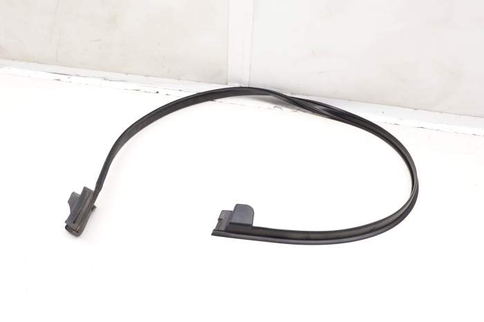 Upper Door Window Seal / Weather Stripping FK7220518A main product photo