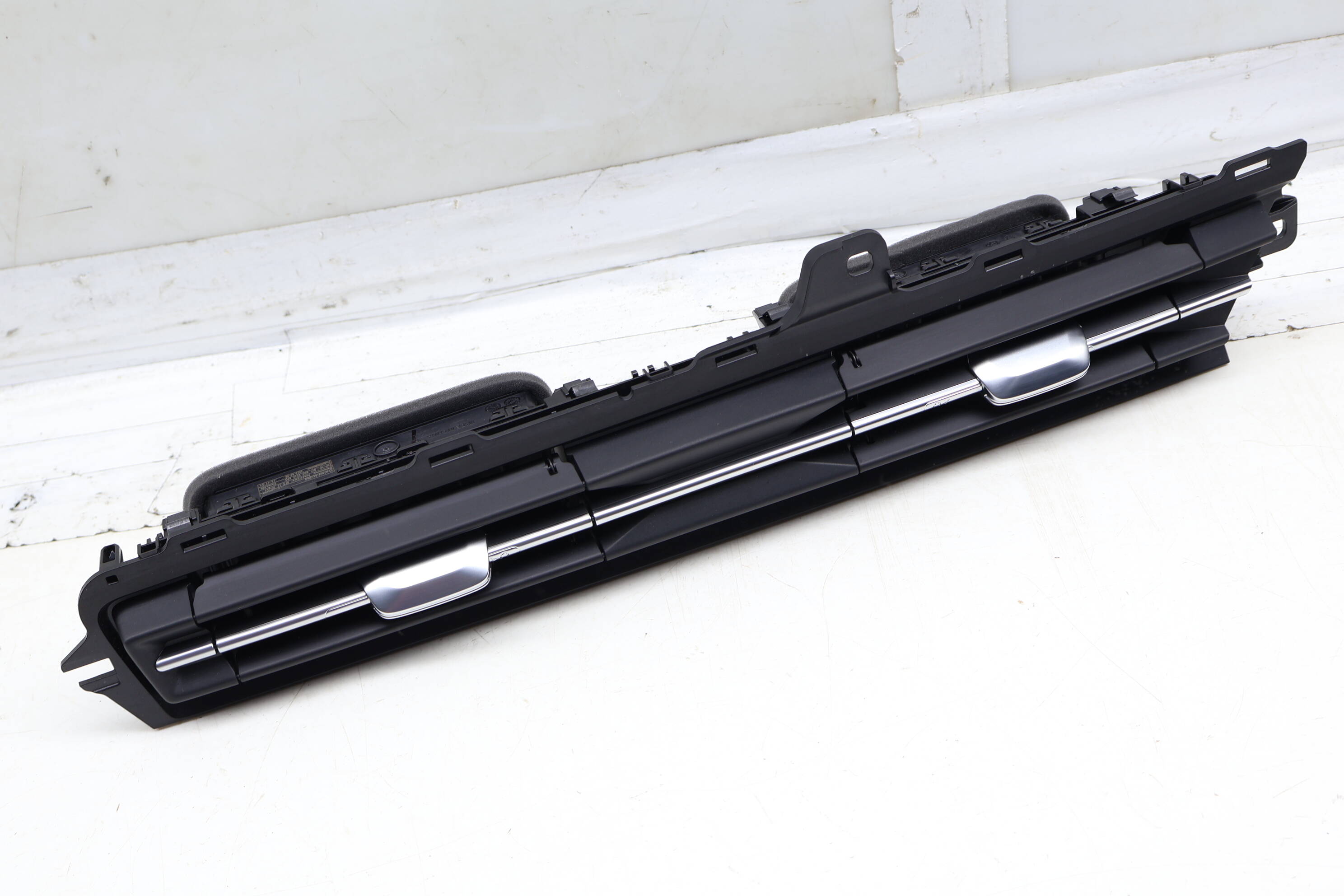 Dash Air Vent 8Y1820951A