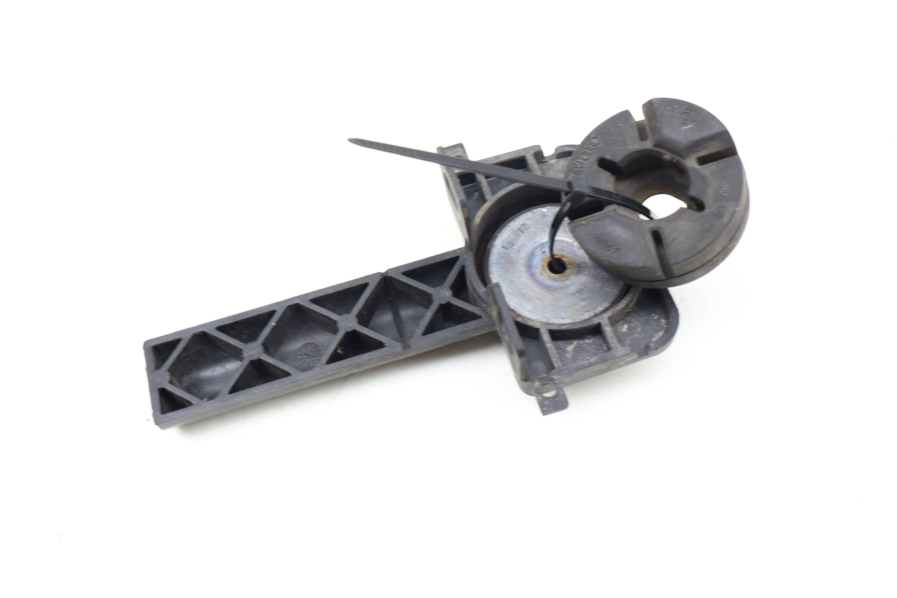 Lower Radiator / Core Support Mount Bracket 4G0805201