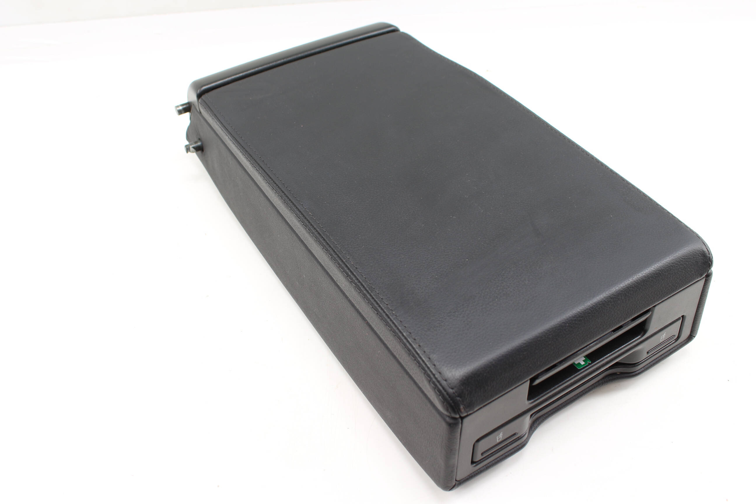 Armrest&#x20;&#x2F;&#x20;Cup&#x20;Holder&#x20;4F0885081D