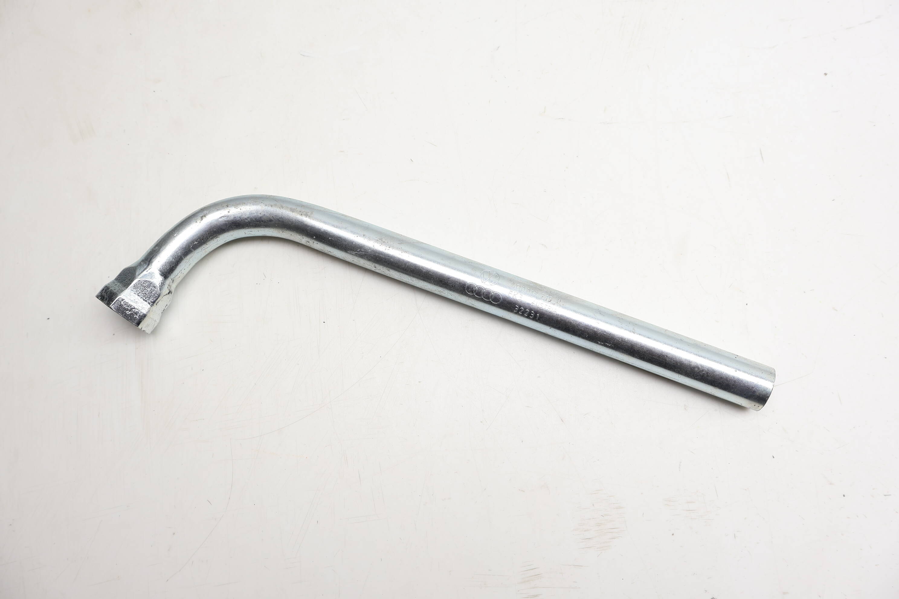 Lug / Socket Wrench 4D0012219A