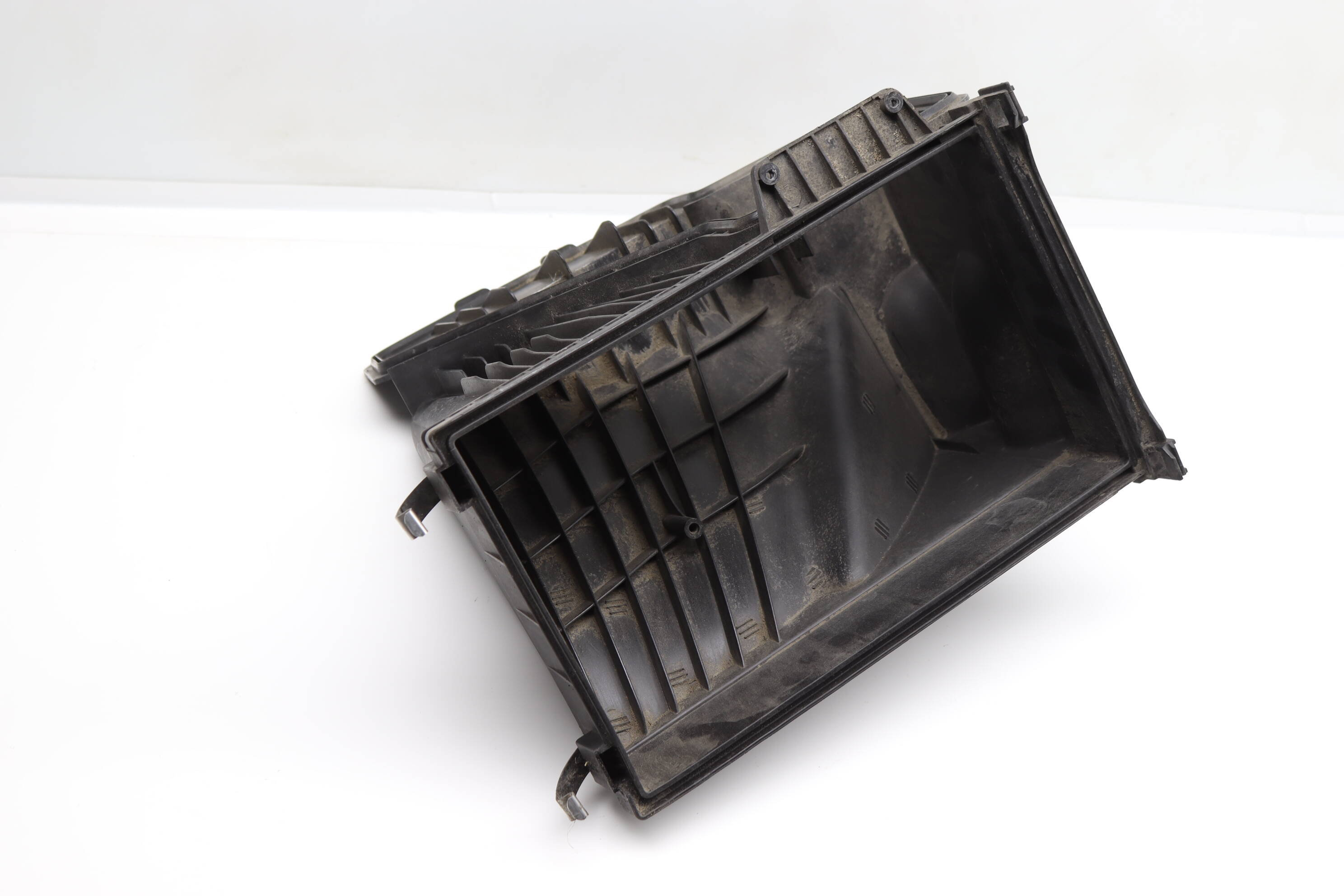 Air Intake Filter Housing / Box (Lower Half) 13717544408