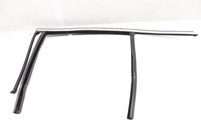 Door Window Glass Channel / Seal 51357407405 main product photo