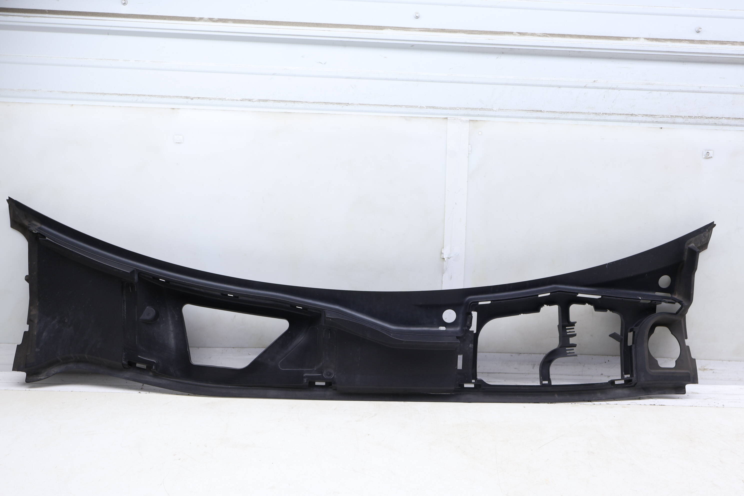 Windshield Cowl / Water Deflector / Rain Tray 4M8819401C