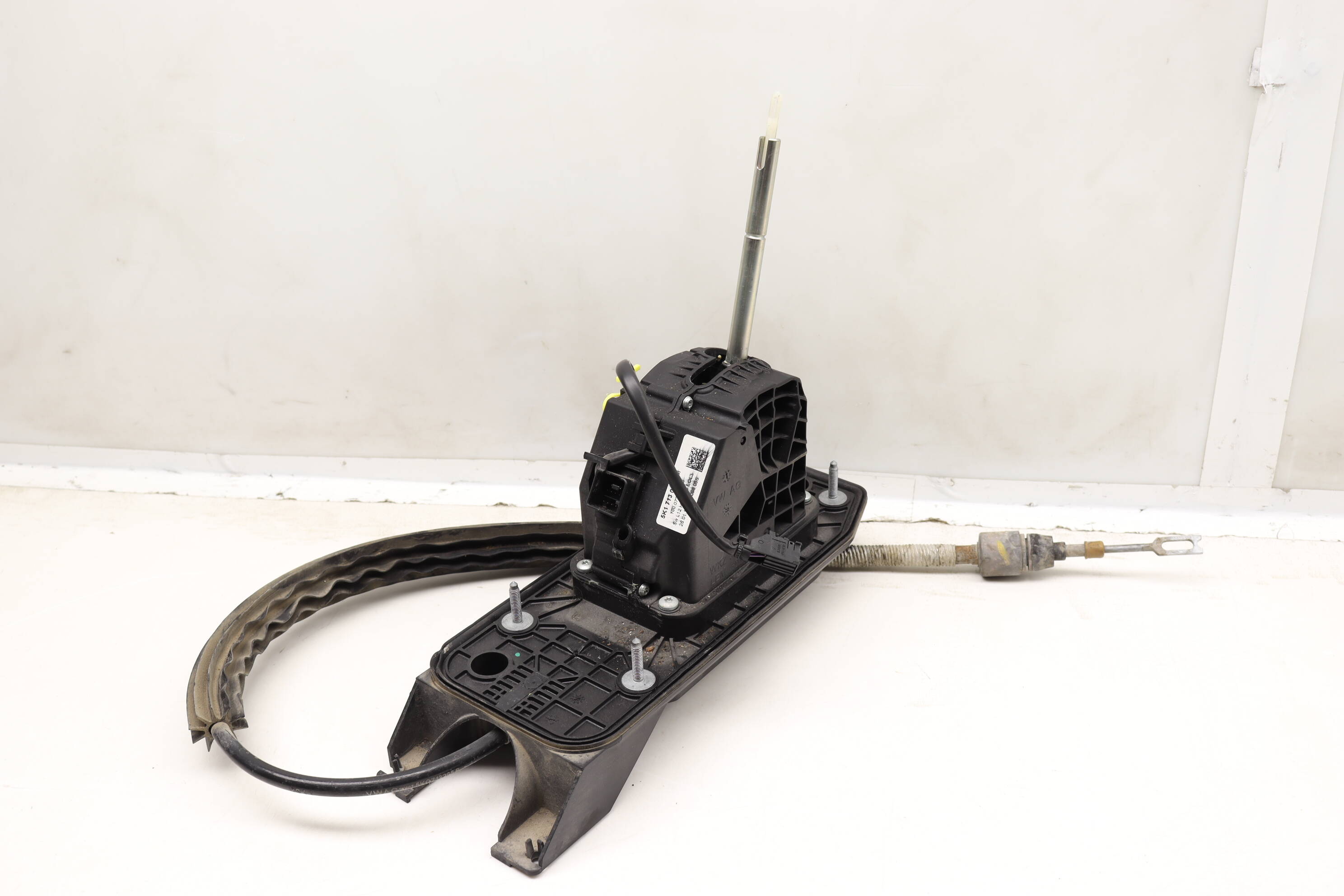 VW Automatic Shifter Assembly W/ Linkage (Jetta) 5K1713025BM