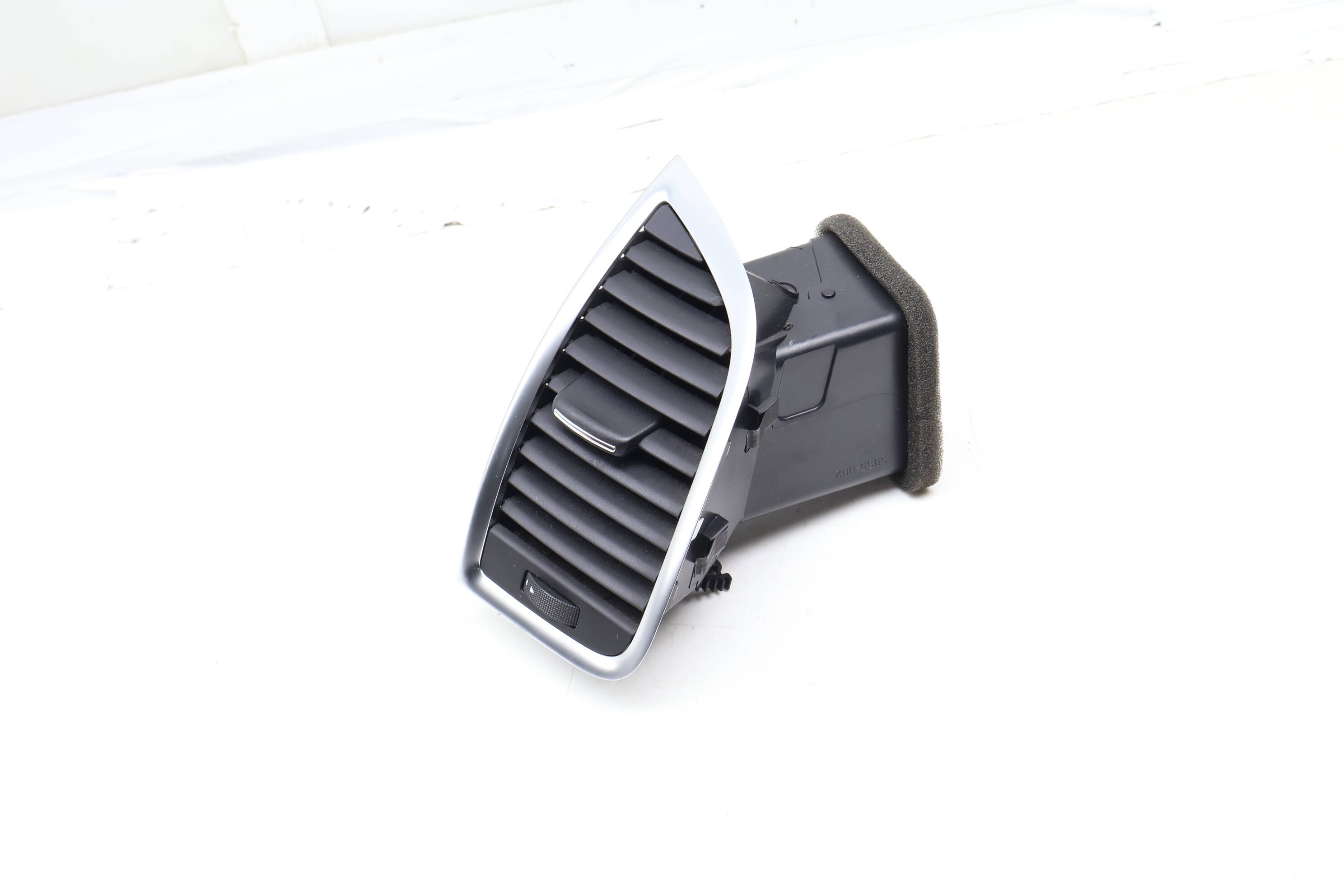 Dash Air Vent 4L0820901T