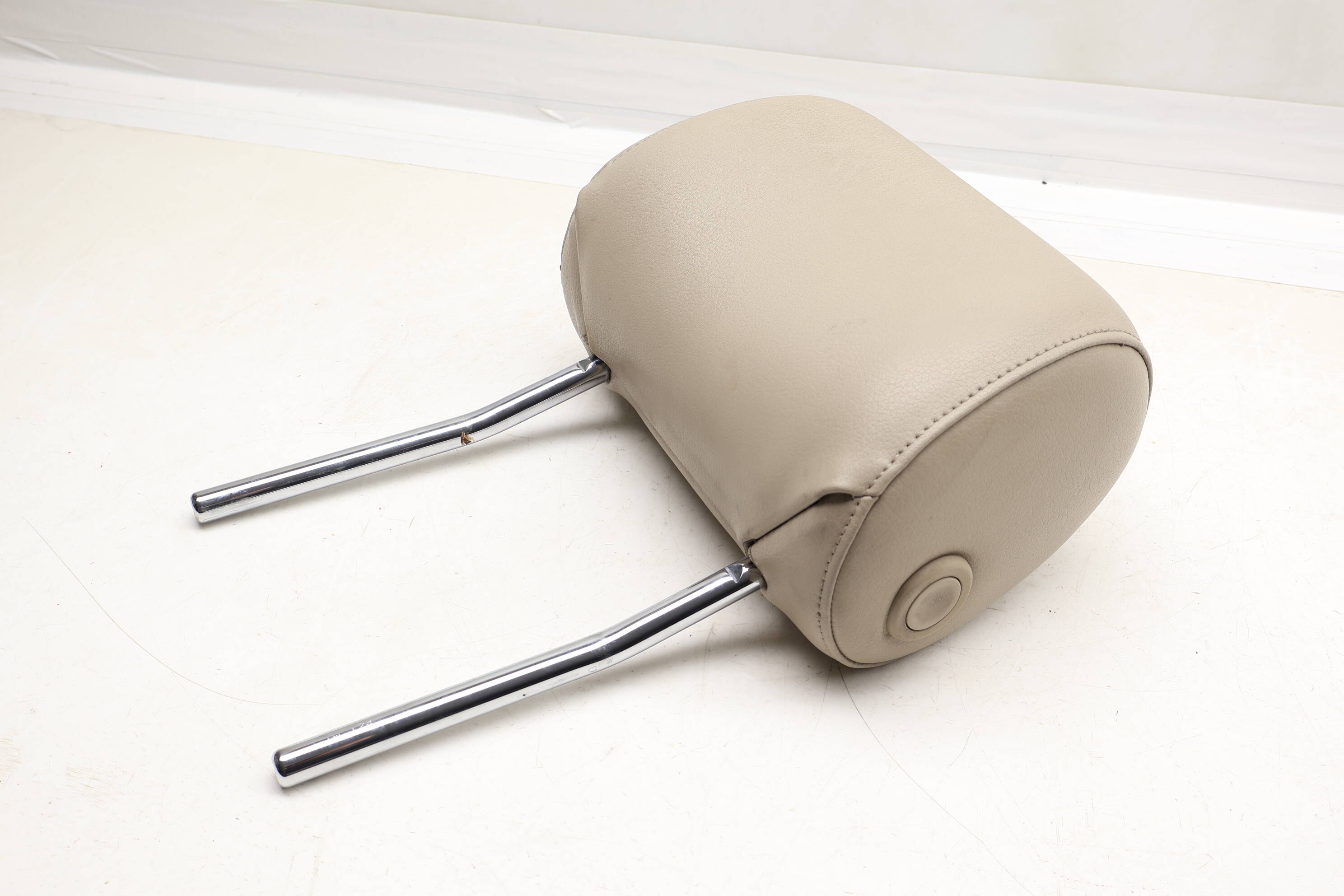 Headrest / Head Rest 8P0881901BG