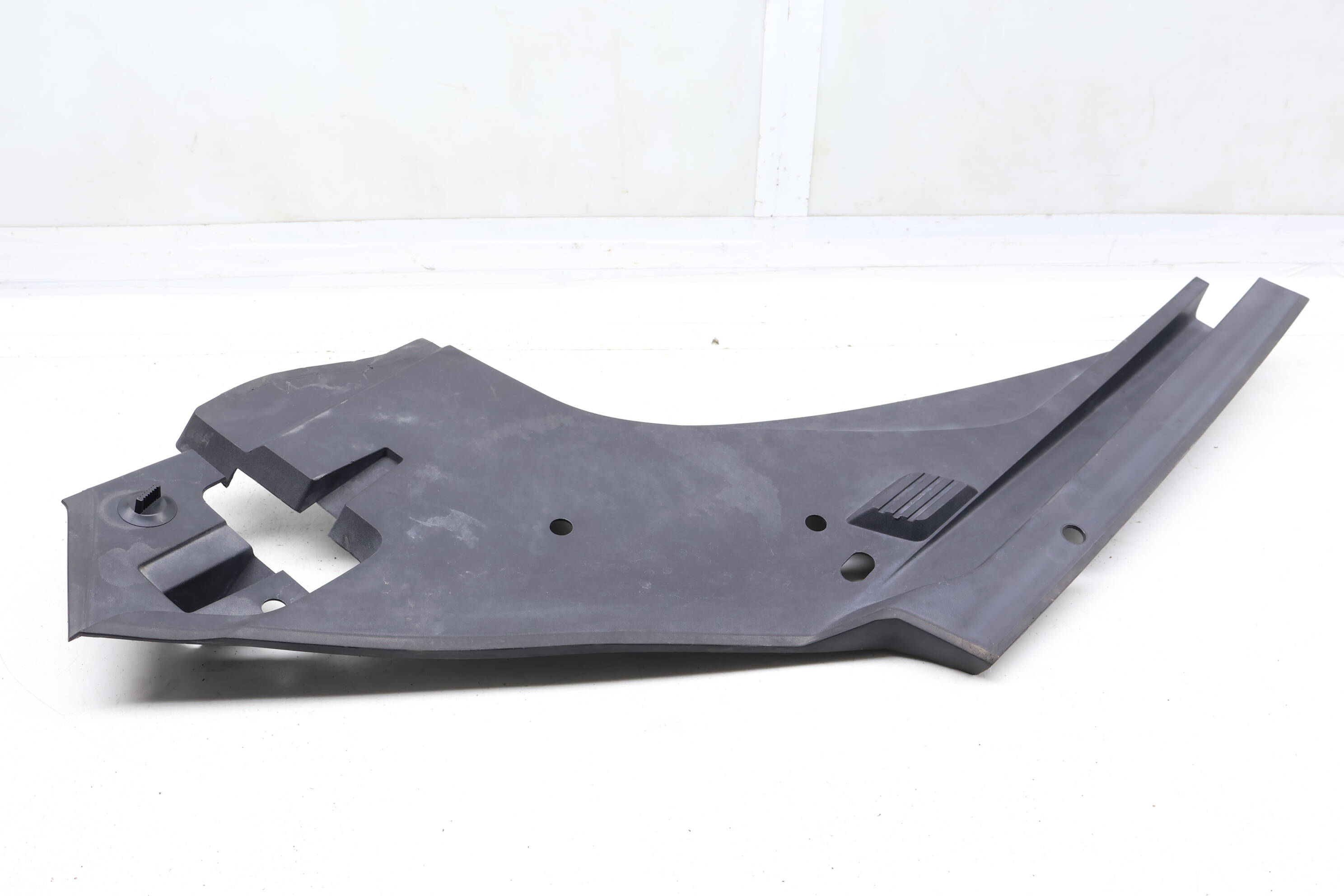 Headlight Trim / Cover 4M0805285A