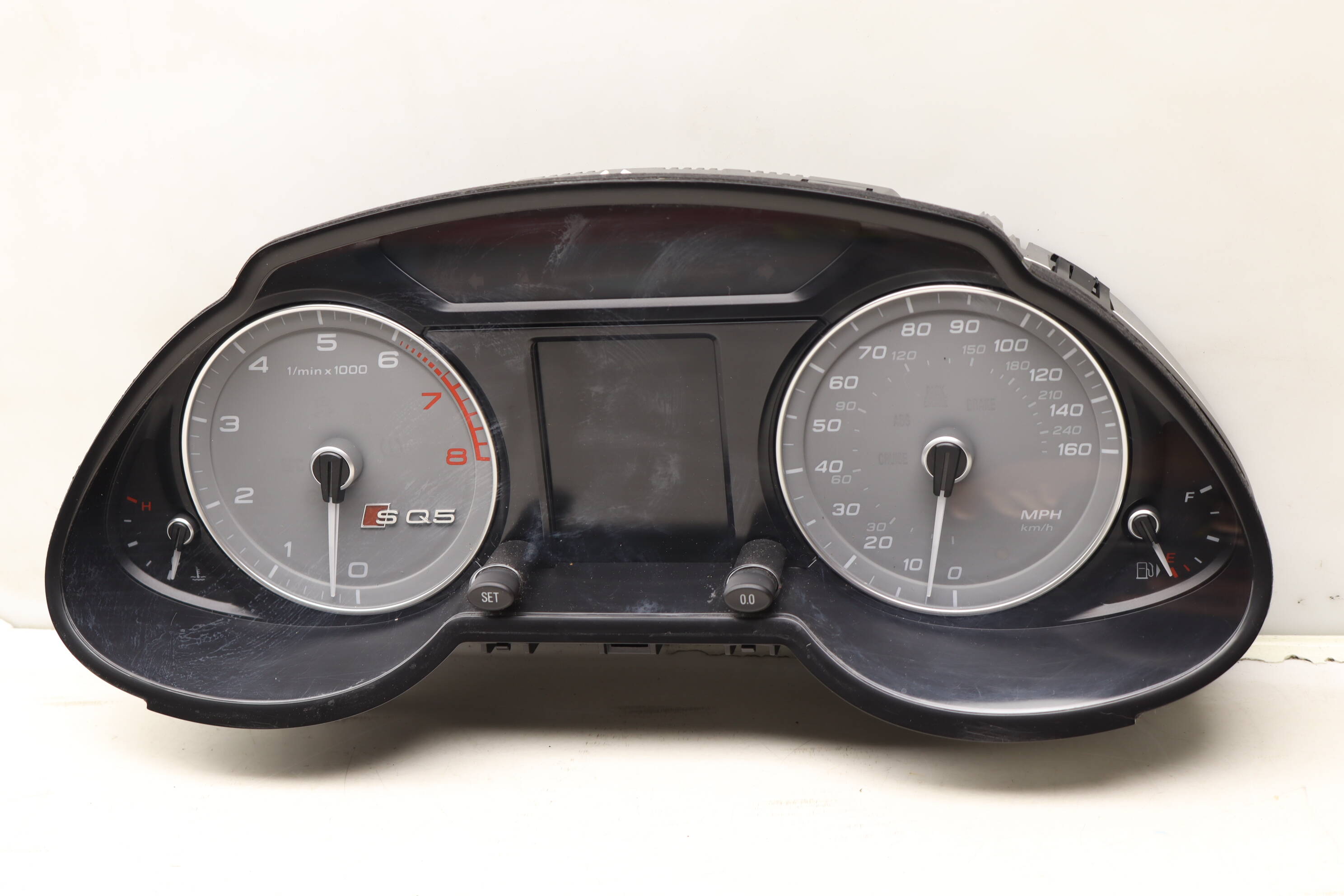Instrument Cluster / Speedometer 8R0920982C