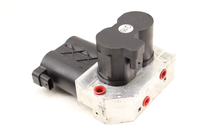 Mercedes-Benz Rear Suspension Valve Block Unit / Pump 2213200358