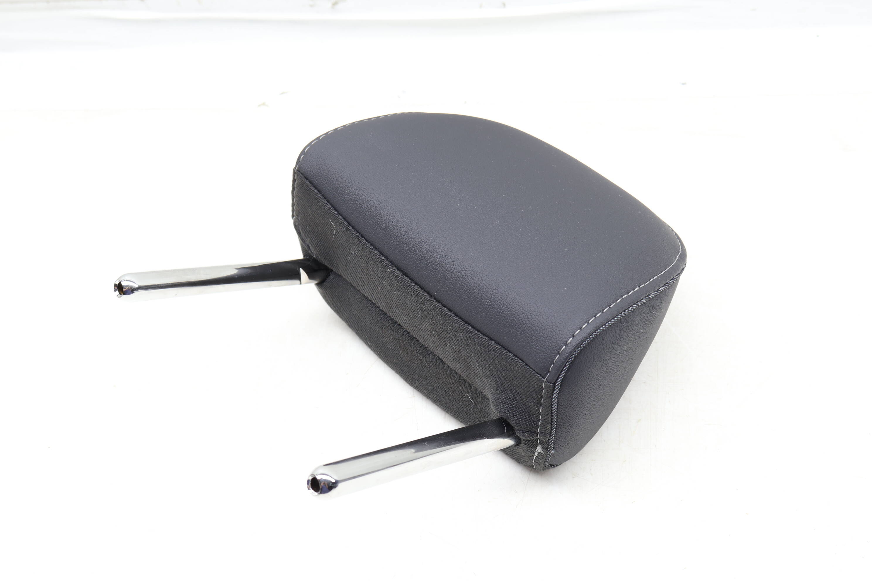 Headrest / Head Rest 8W6885901P