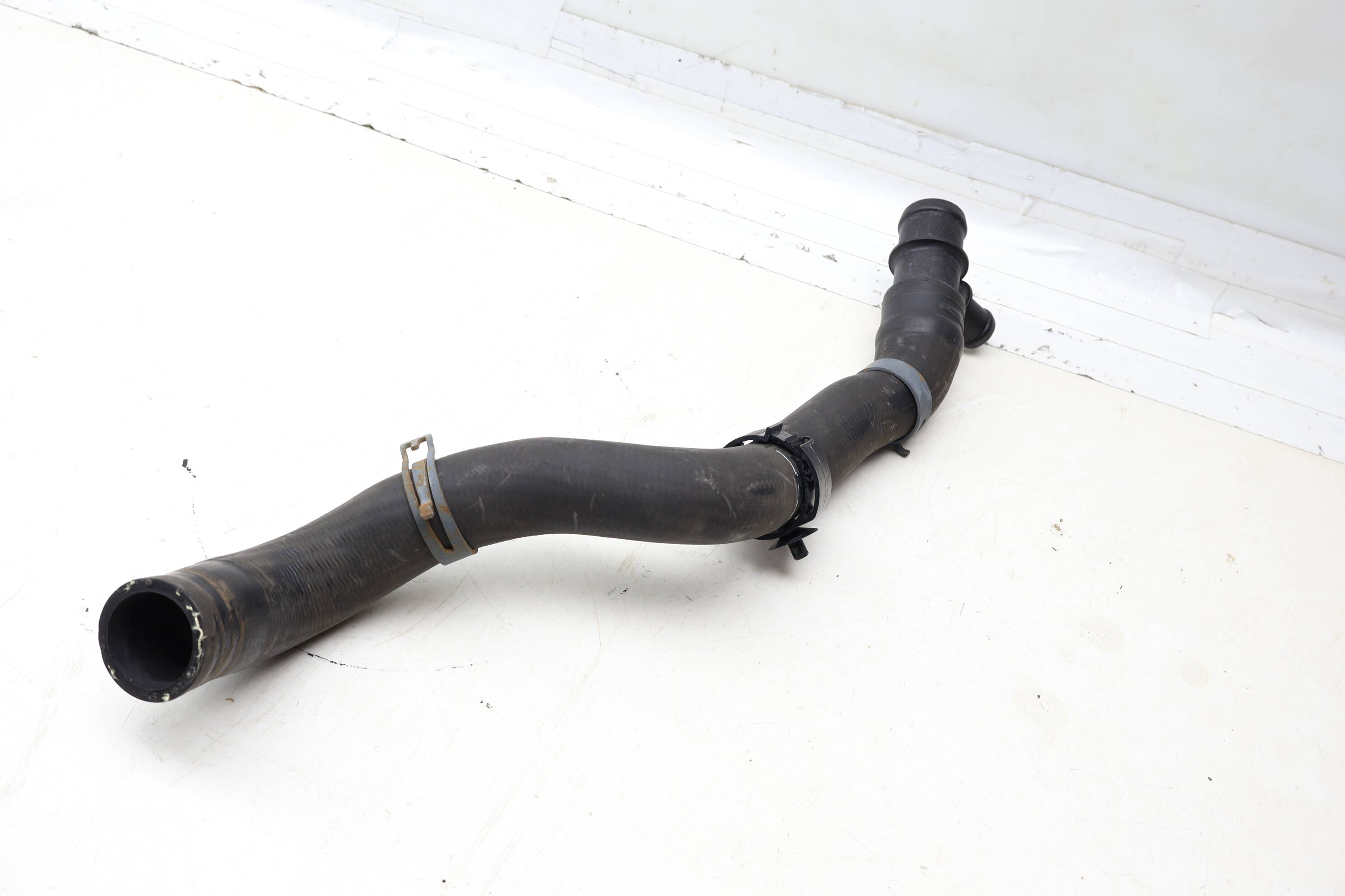 Lower Radiator Coolant Hose / Line 8R0121055D