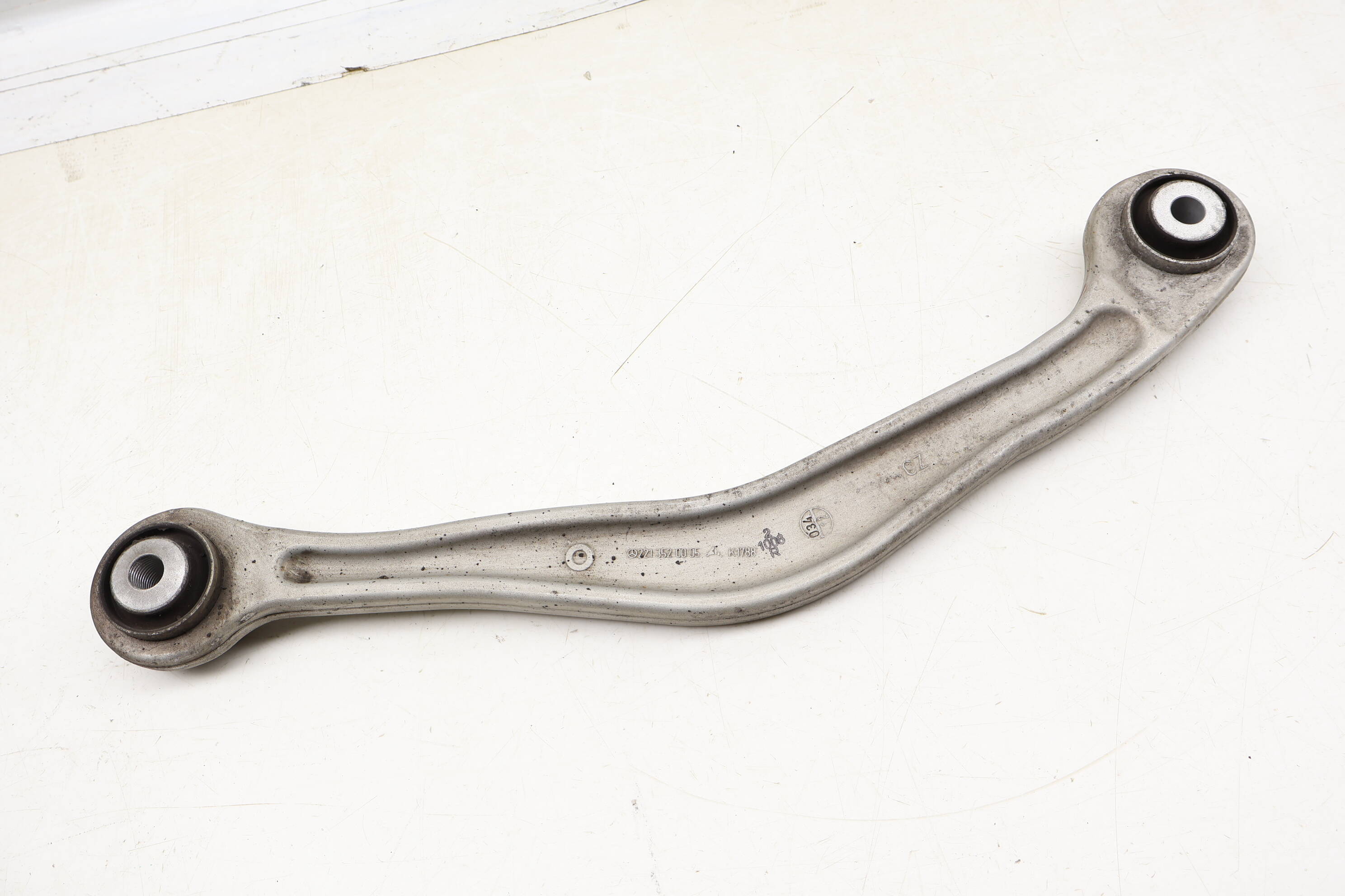 Upper Control Arm 2213520005