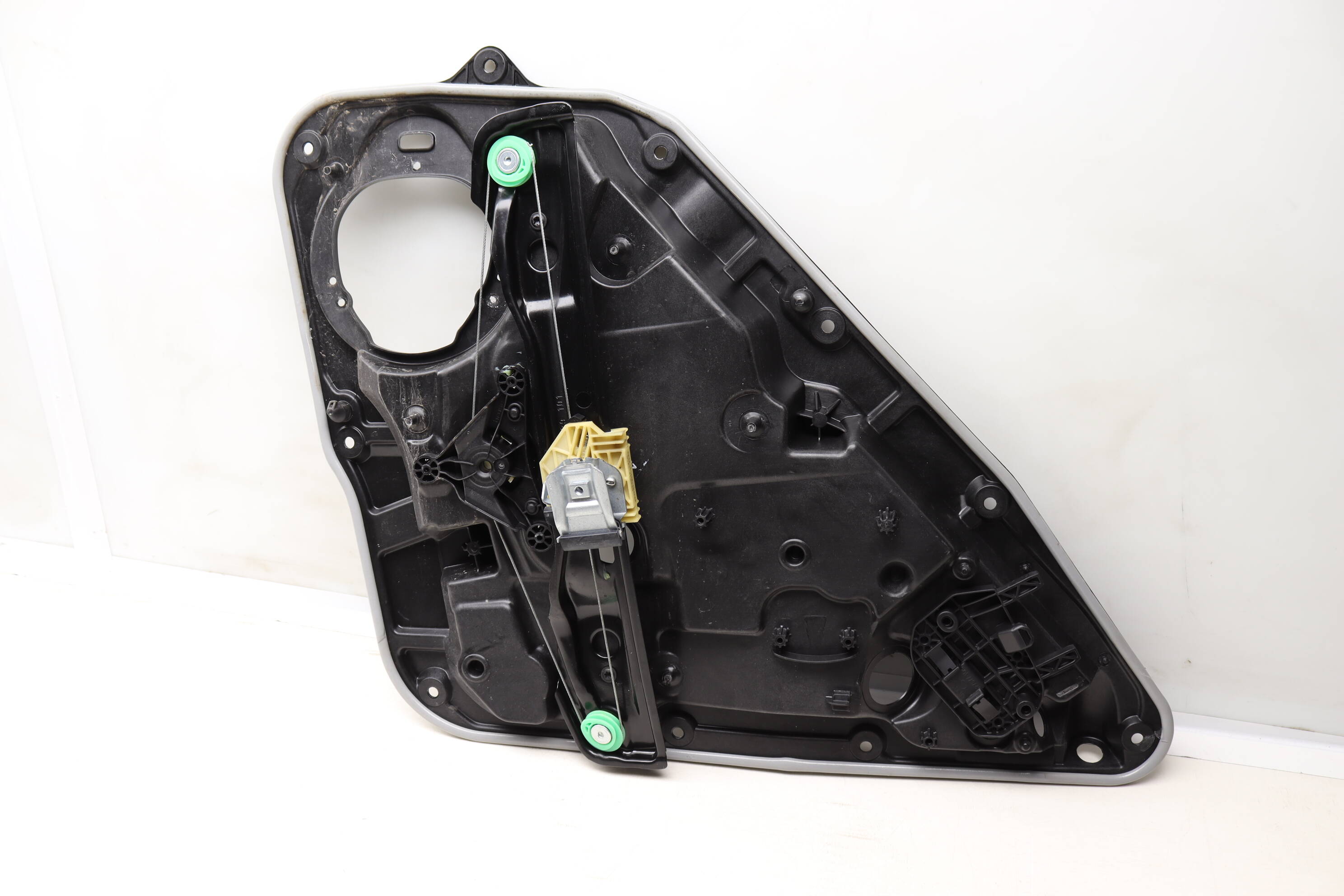 Door Panel / Window Regulator Assembly 1767304400