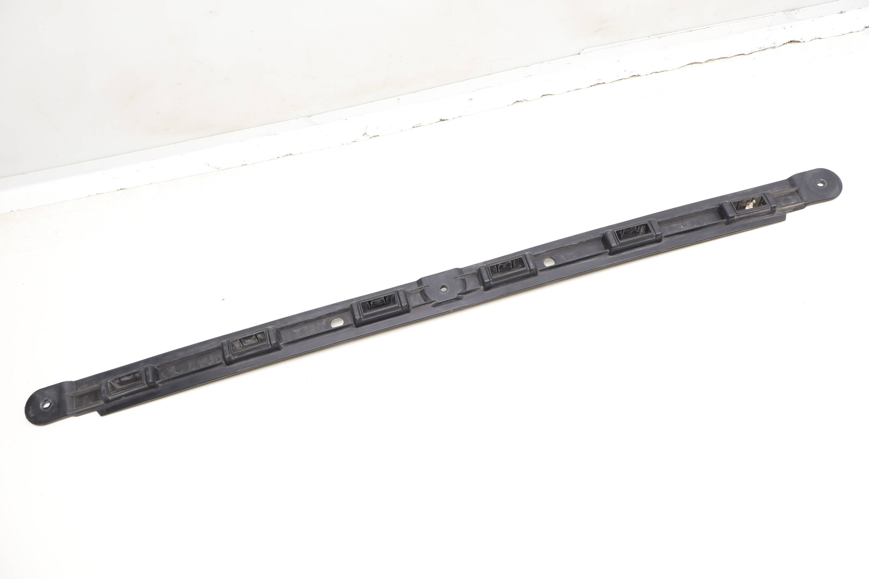 Center Bumper Guide / Bracket 4H0807483