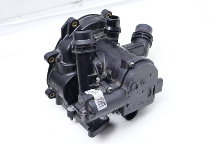 Coolant / Water Pump Housing 06L121111N main product photo