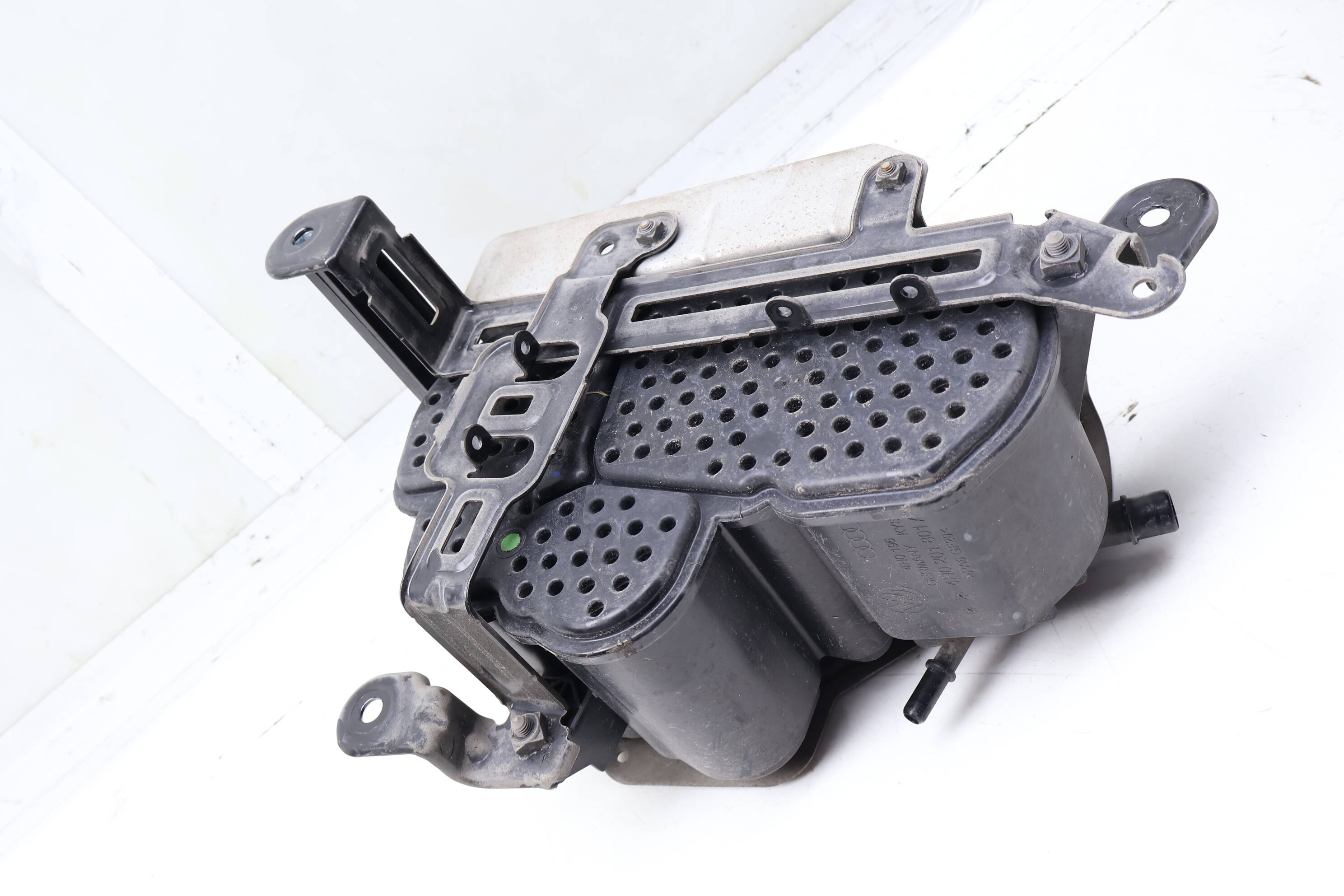Charcoal / Fuel Vapor Canister 4H0201801A