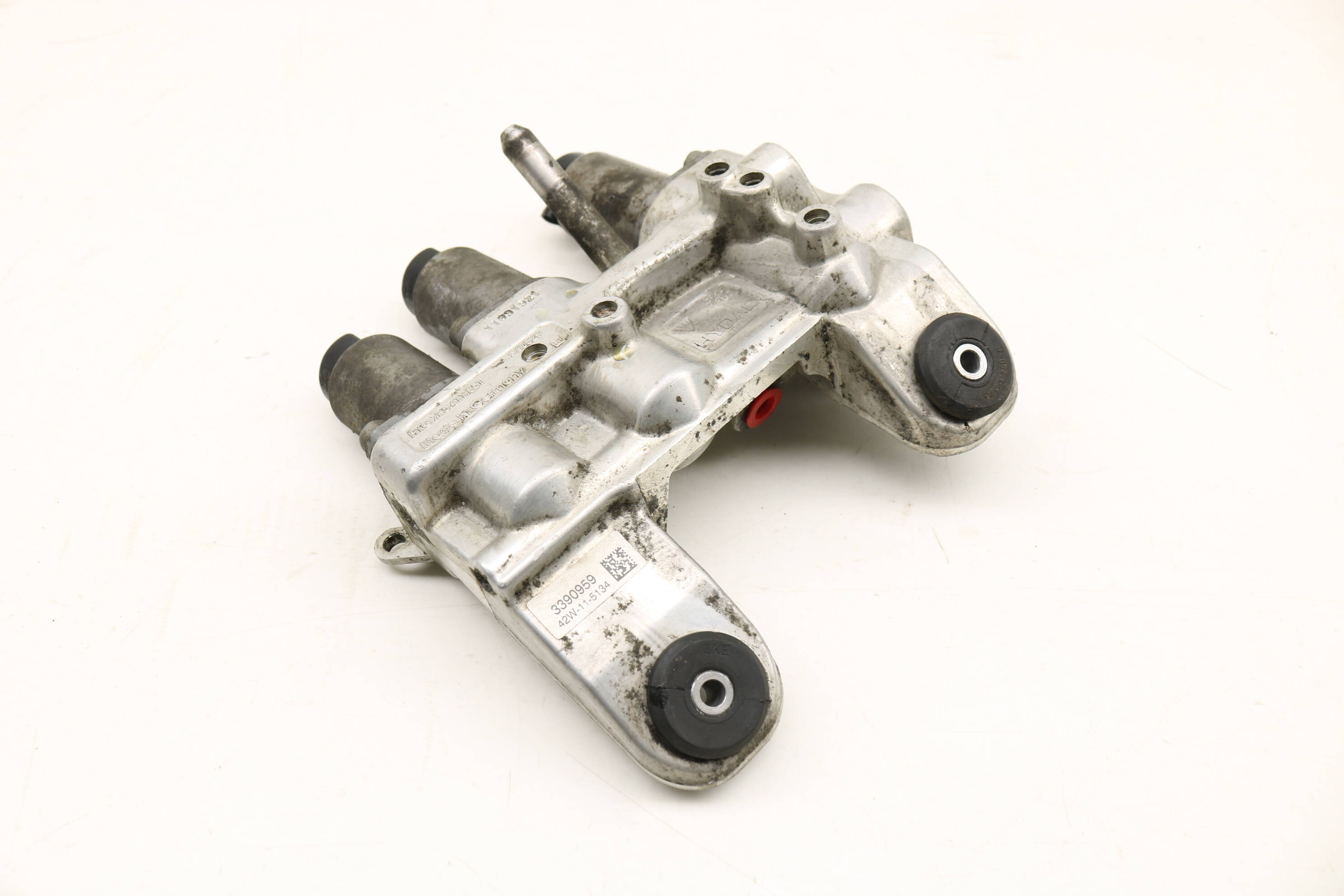 Porsche Front Suspension Leveling Valve Block (Cayenne) 7P5411851