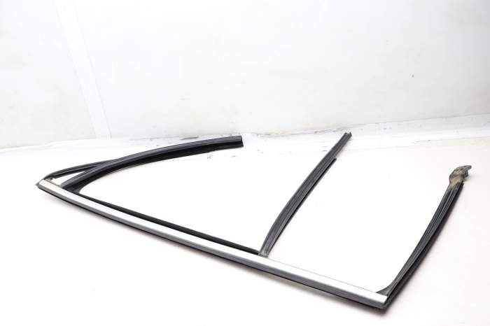 Door Window Glass Channel / Seal 1667350425 main product photo
