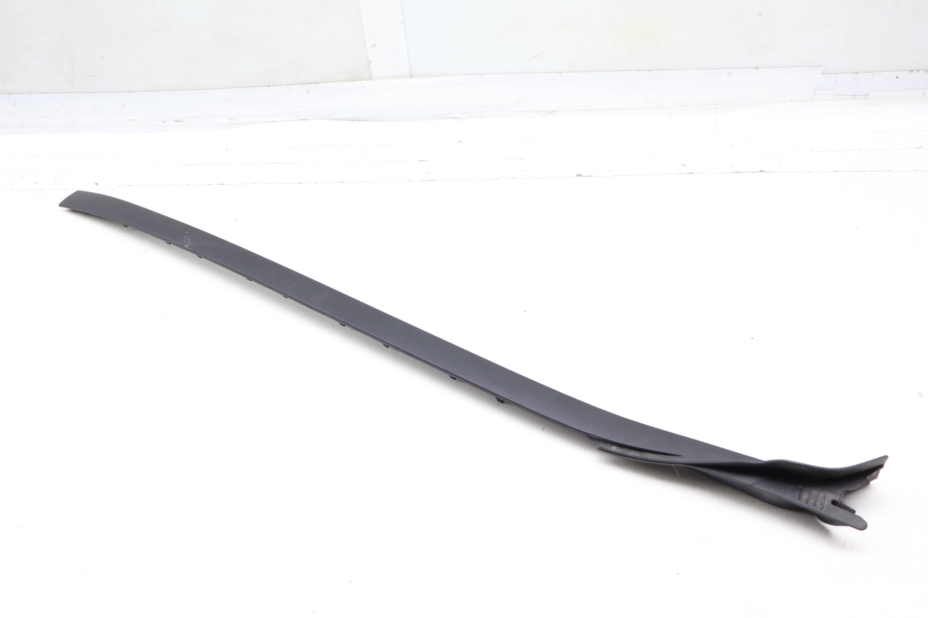 Windshield Drip Molding / Trim 51137399032