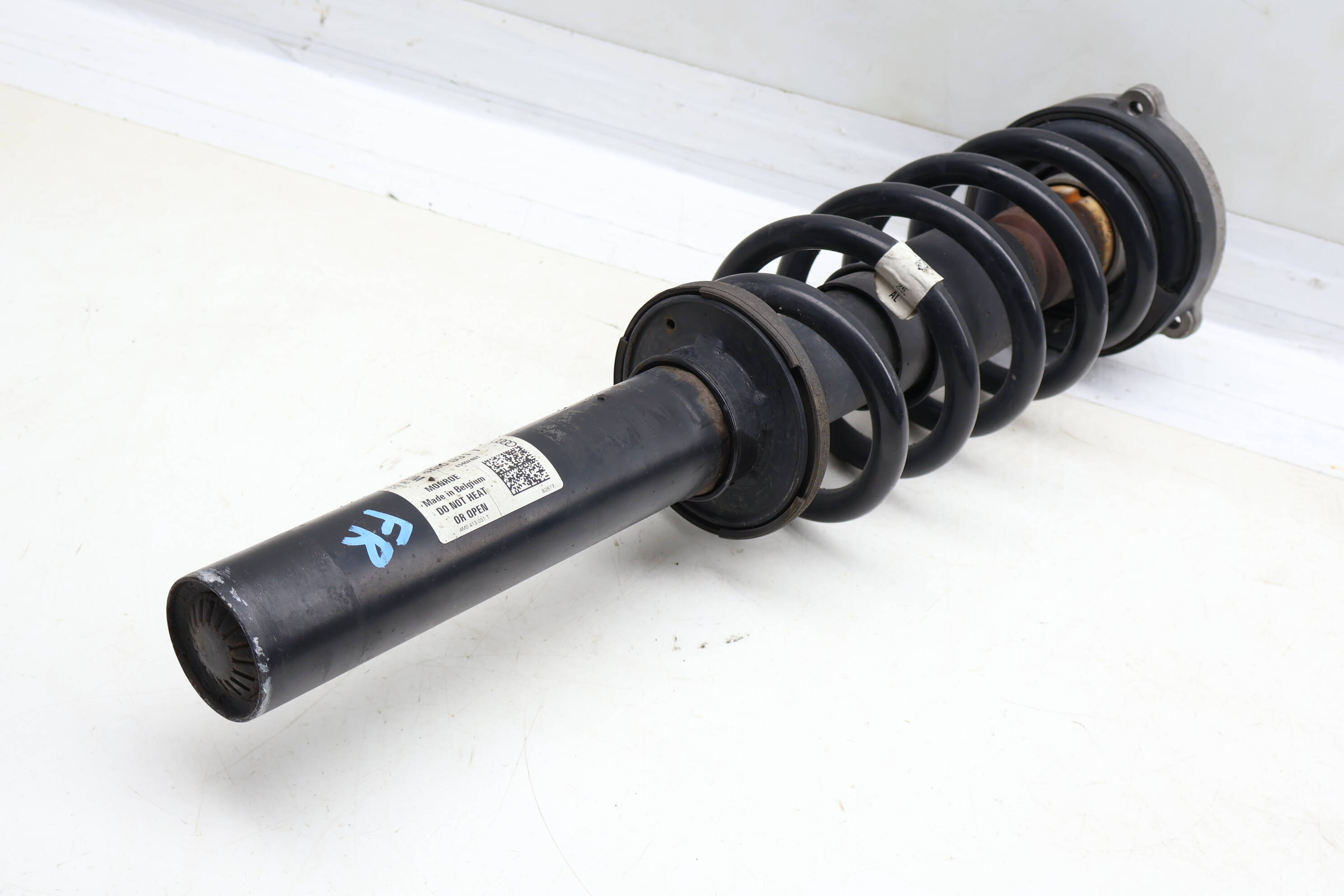 Strut Shock / Spring Assembly 4M0413031T