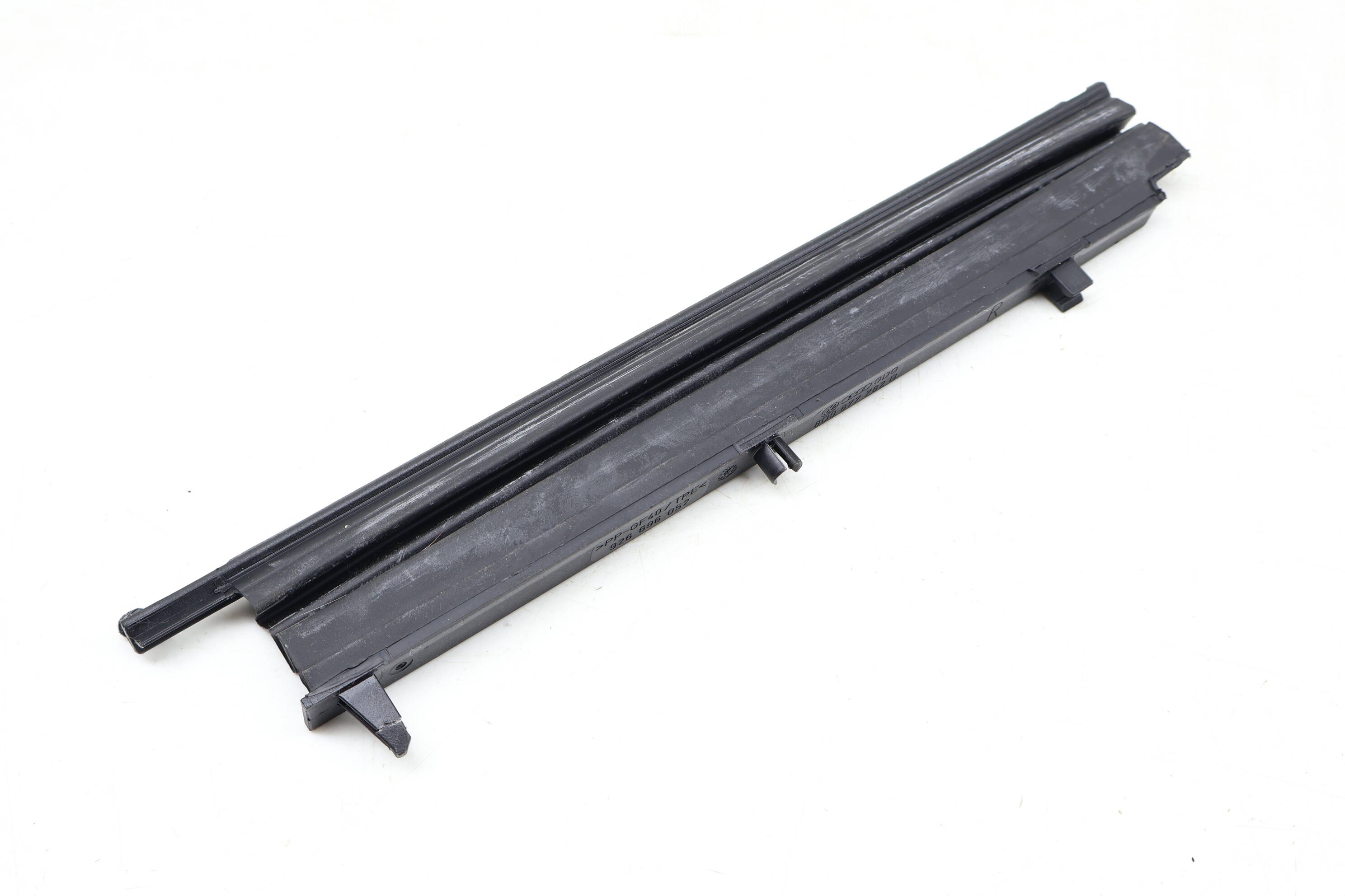 Sunroof / Sun Roof Glass Trim 8D0877782B 95556400600