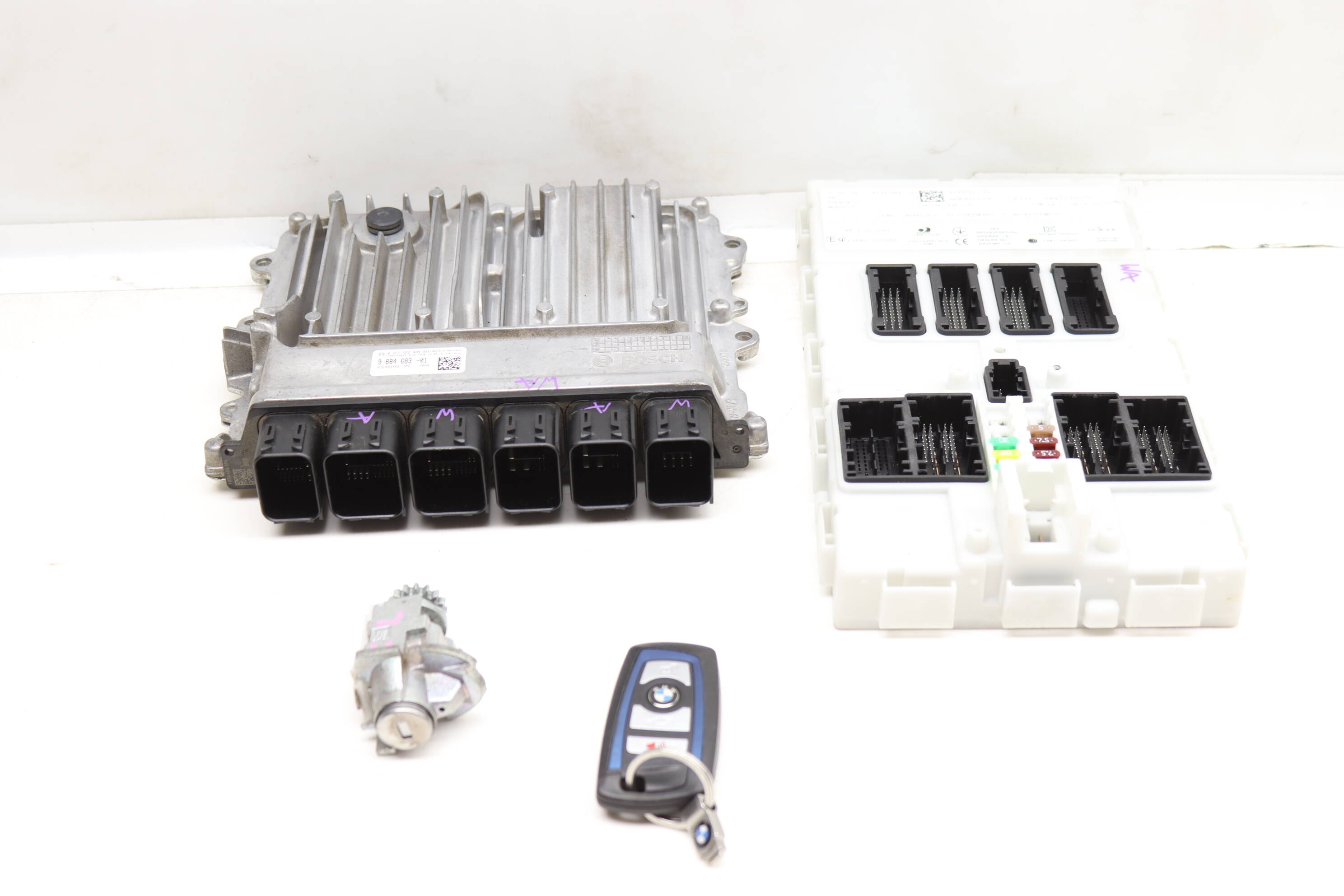 Ecu Dme / Fem Module / Lock Cylinder W/ Key 9884683