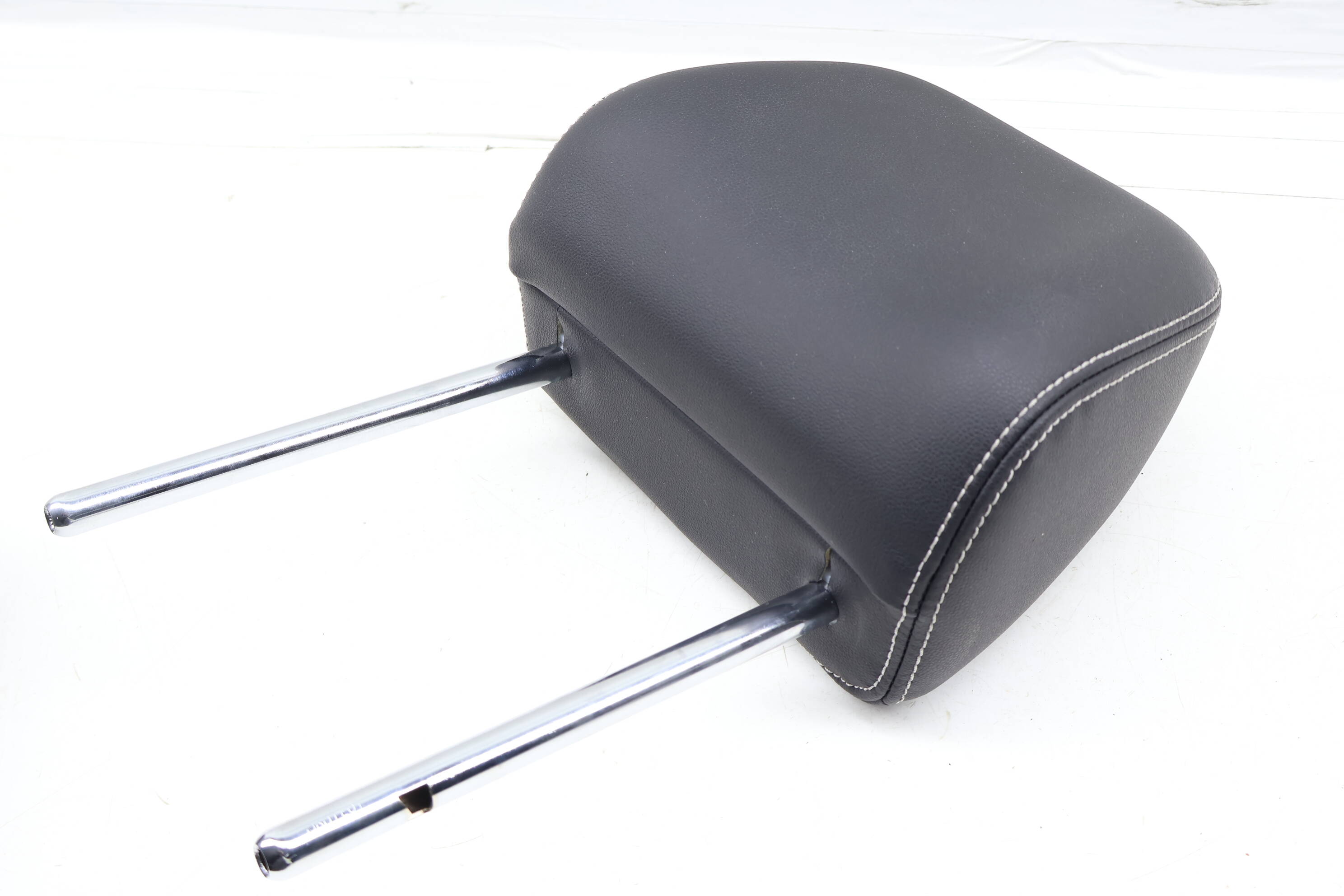 2Nd Row Headrest / Head Rest 3CN885901G