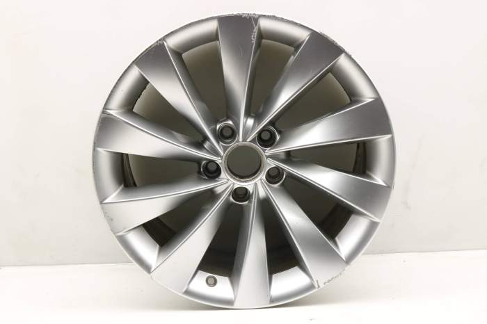 18" Inch Alloy Rim / Wheel (10-Spoke) 3C8601025D main product photo