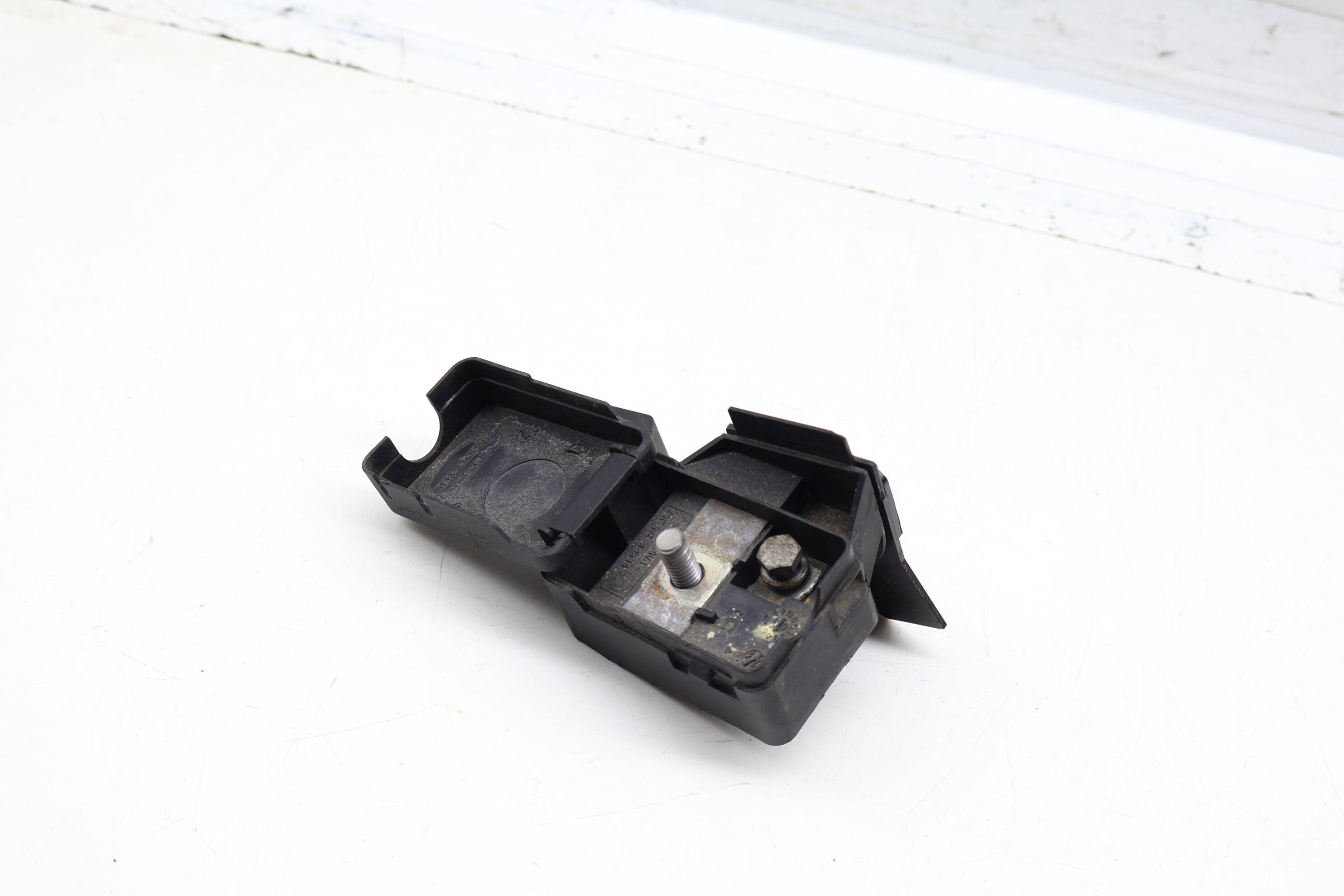 Positive (+) Battery Terminal 61138385157