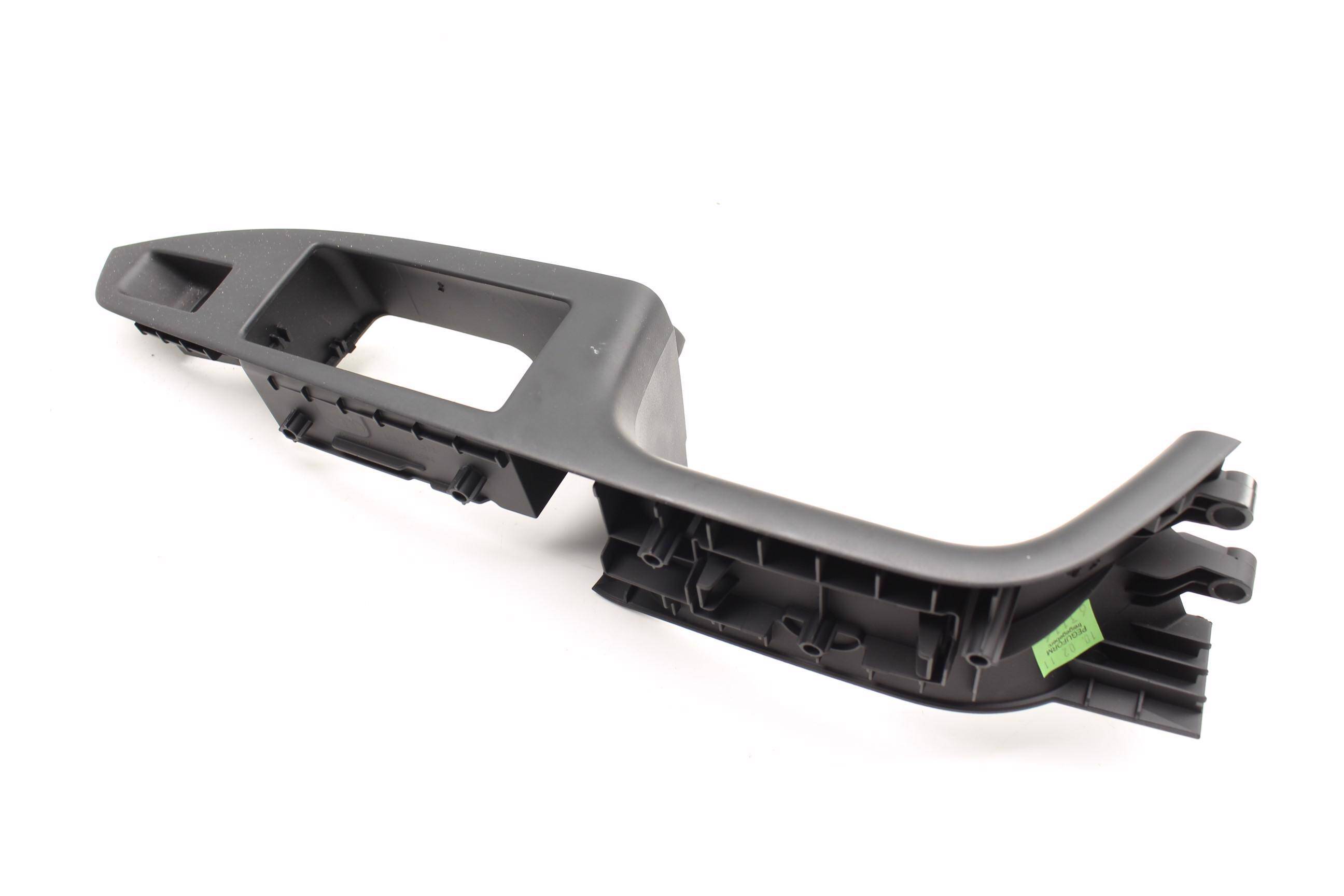 Door Panel Pull / Window Switch Trim 4G8867372