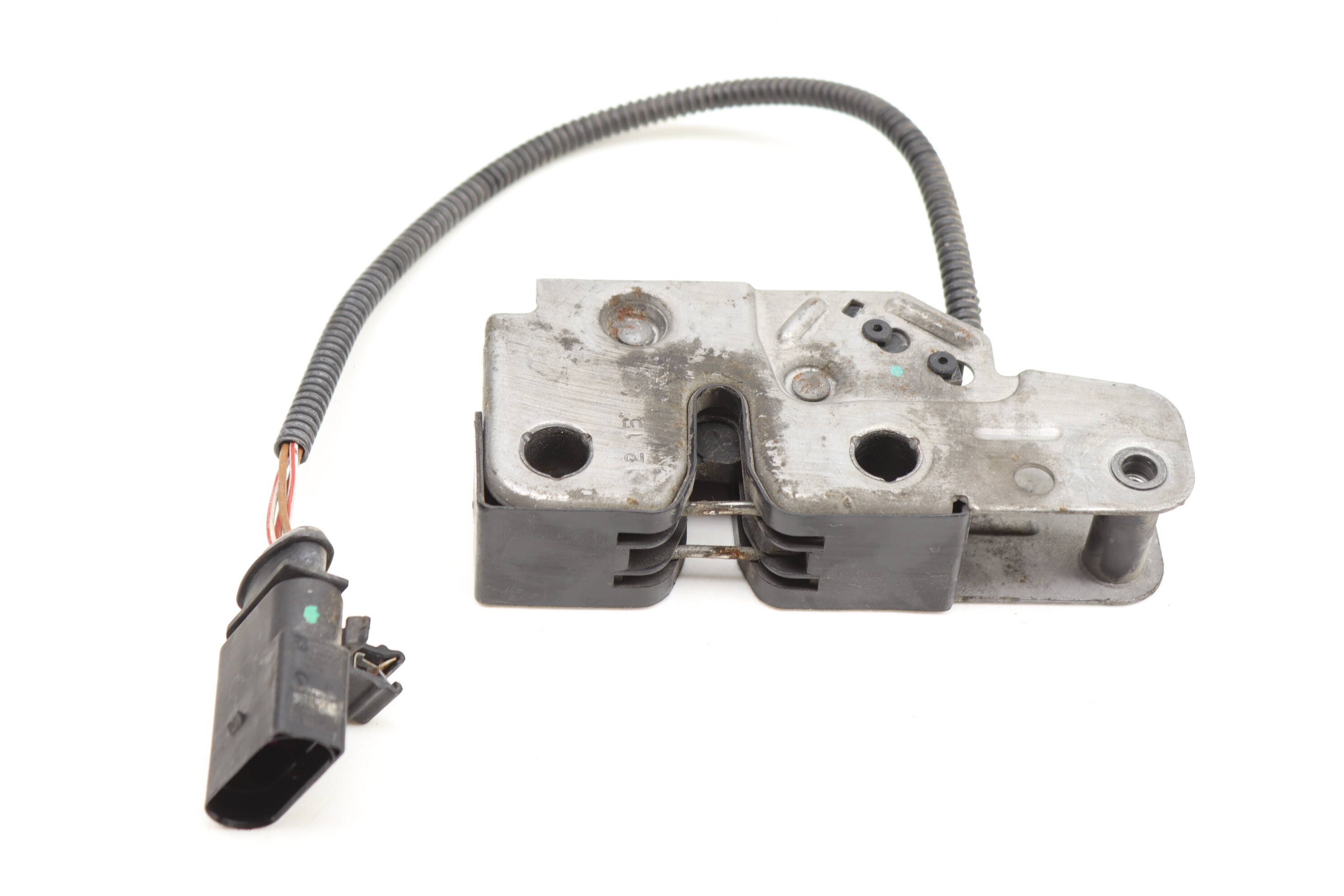 Lower Hood Latch / Lock 7P6823509B