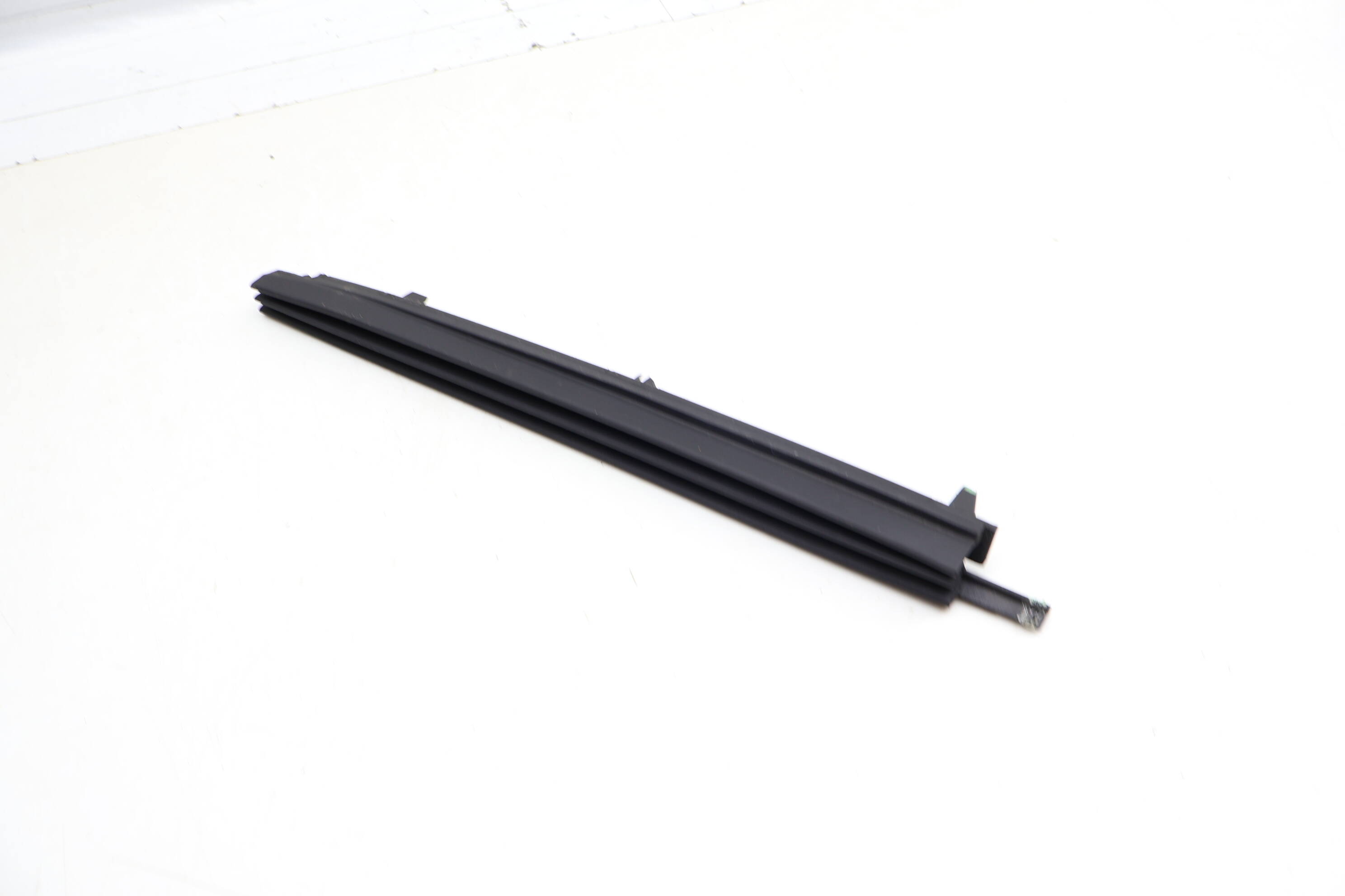Sunroof / Sun Roof Glass Trim 8D0877782B 95556400600